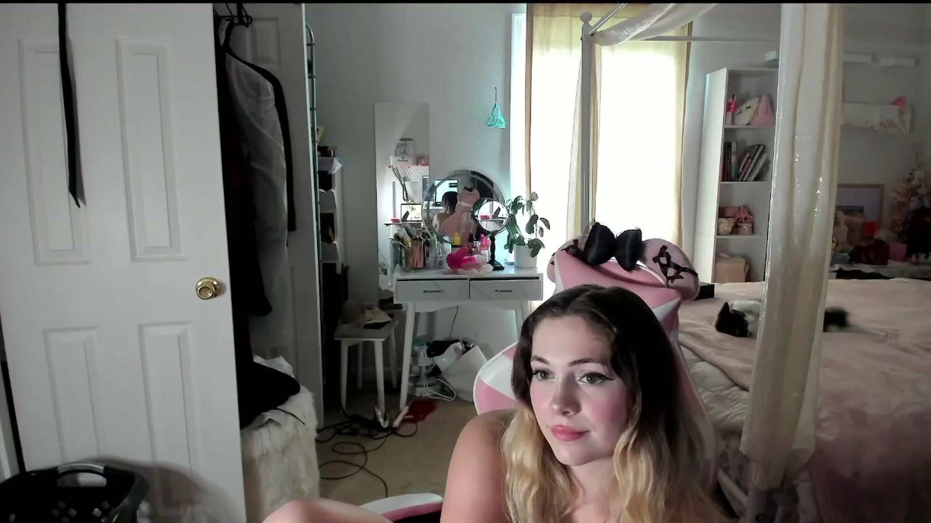 Gallery image thumbnail from lolypopbubble's myfreecams stream on, 08/07/2025, 18:41 image 20 of 20