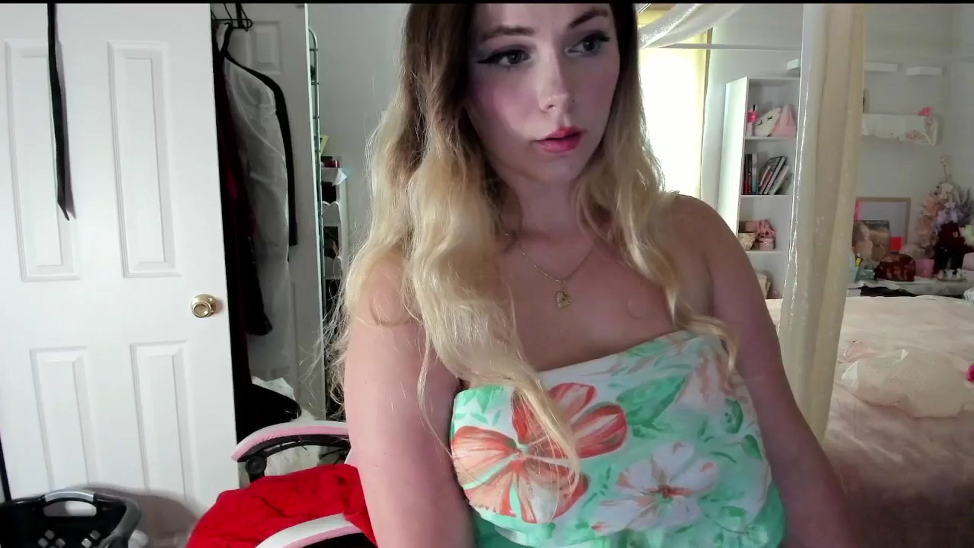Gallery image thumbnail from lolypopbubble's myfreecams stream on, 08/07/2025, 18:41 image 11 of 20
