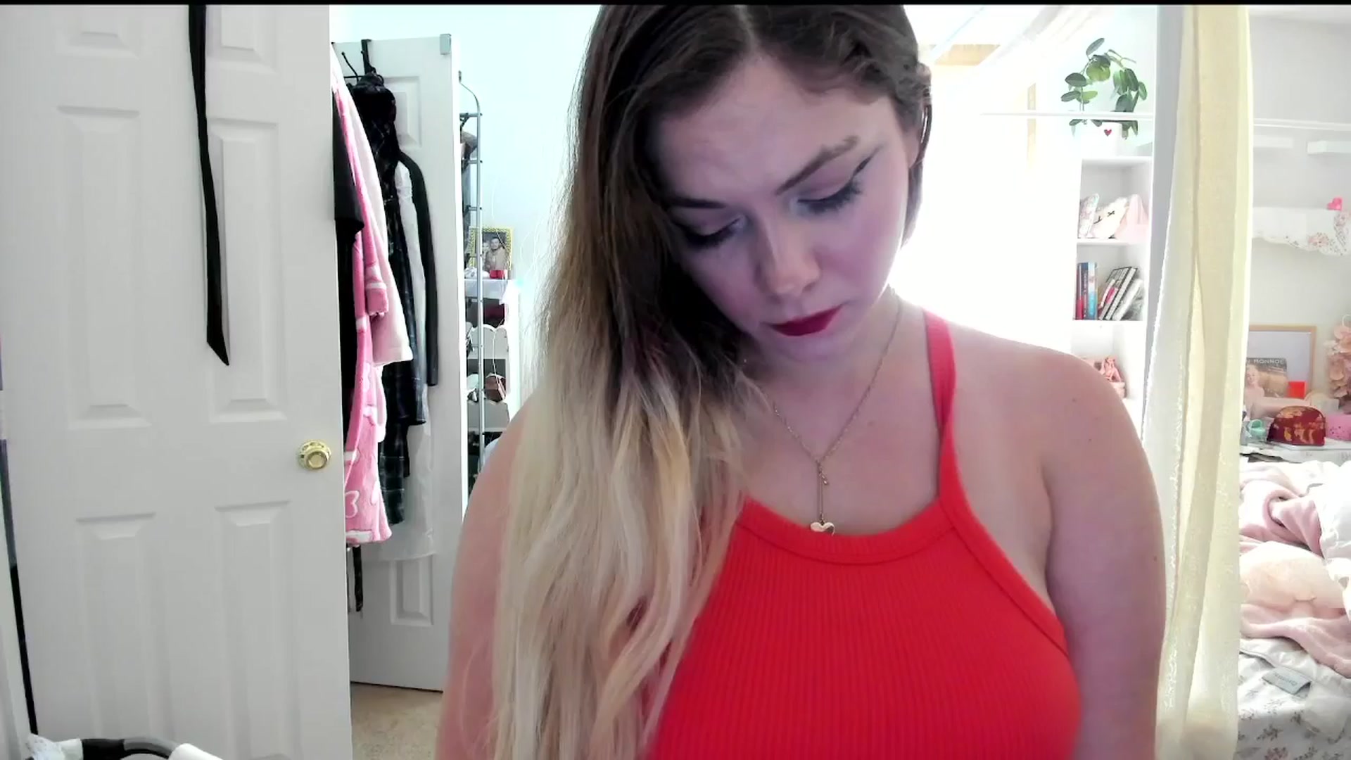 Gallery image thumbnail from lolypopbubble's myfreecams stream on, 08/11/2025, 21:01 image 1 of 20