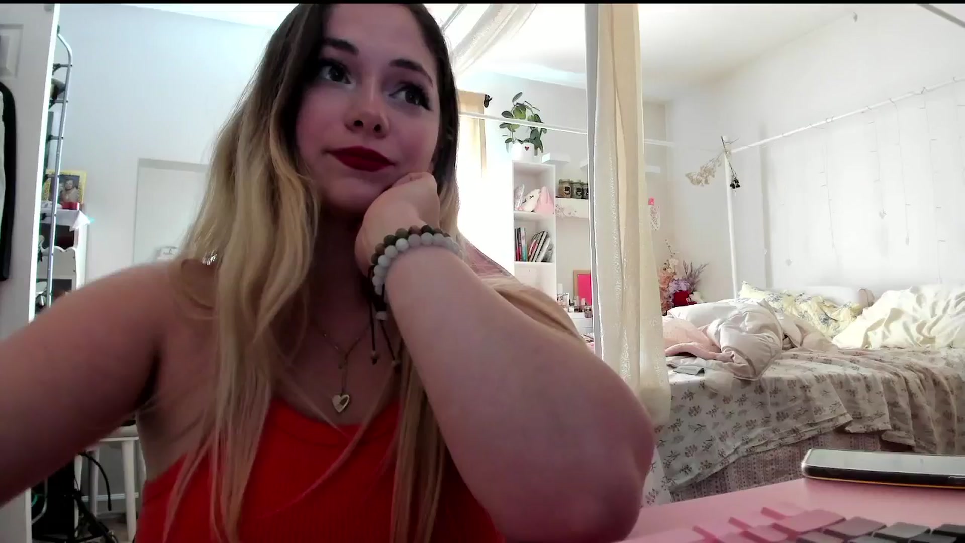Gallery image thumbnail from lolypopbubble's myfreecams stream on, 08/11/2025, 21:01 image 17 of 20
