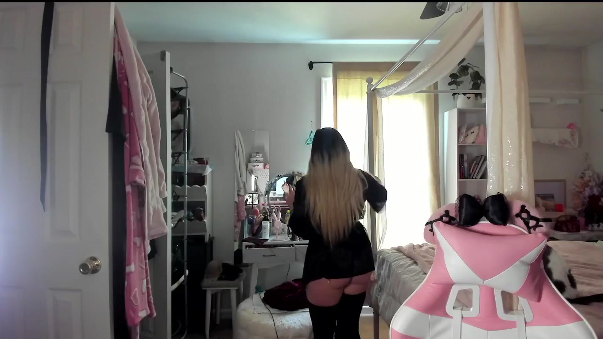 Gallery image thumbnail from lolypopbubble's myfreecams stream on, 08/14/2025, 18:59 image 16 of 20
