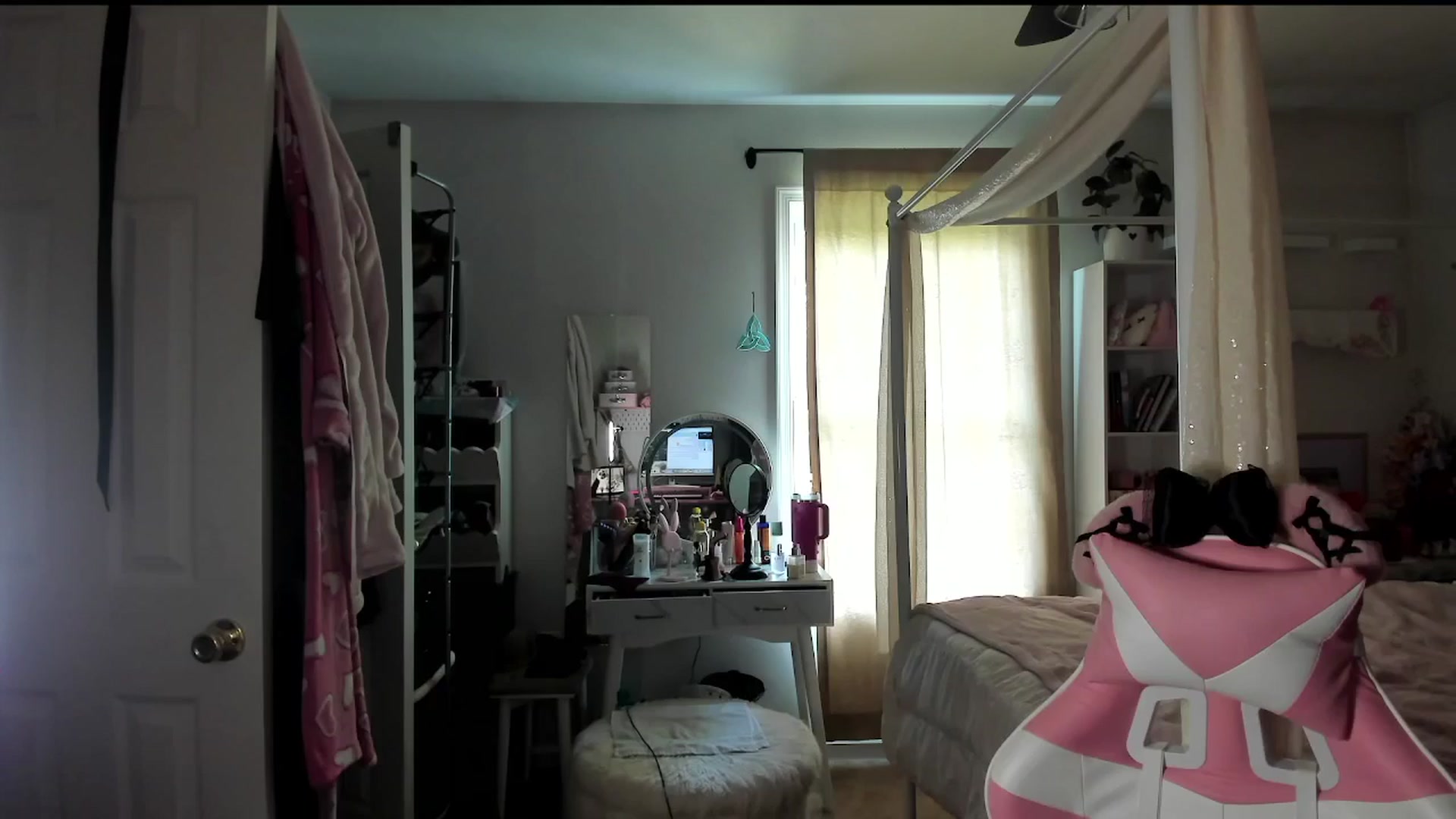 Gallery image thumbnail from lolypopbubble's myfreecams stream on, 08/14/2025, 18:59 image 15 of 20