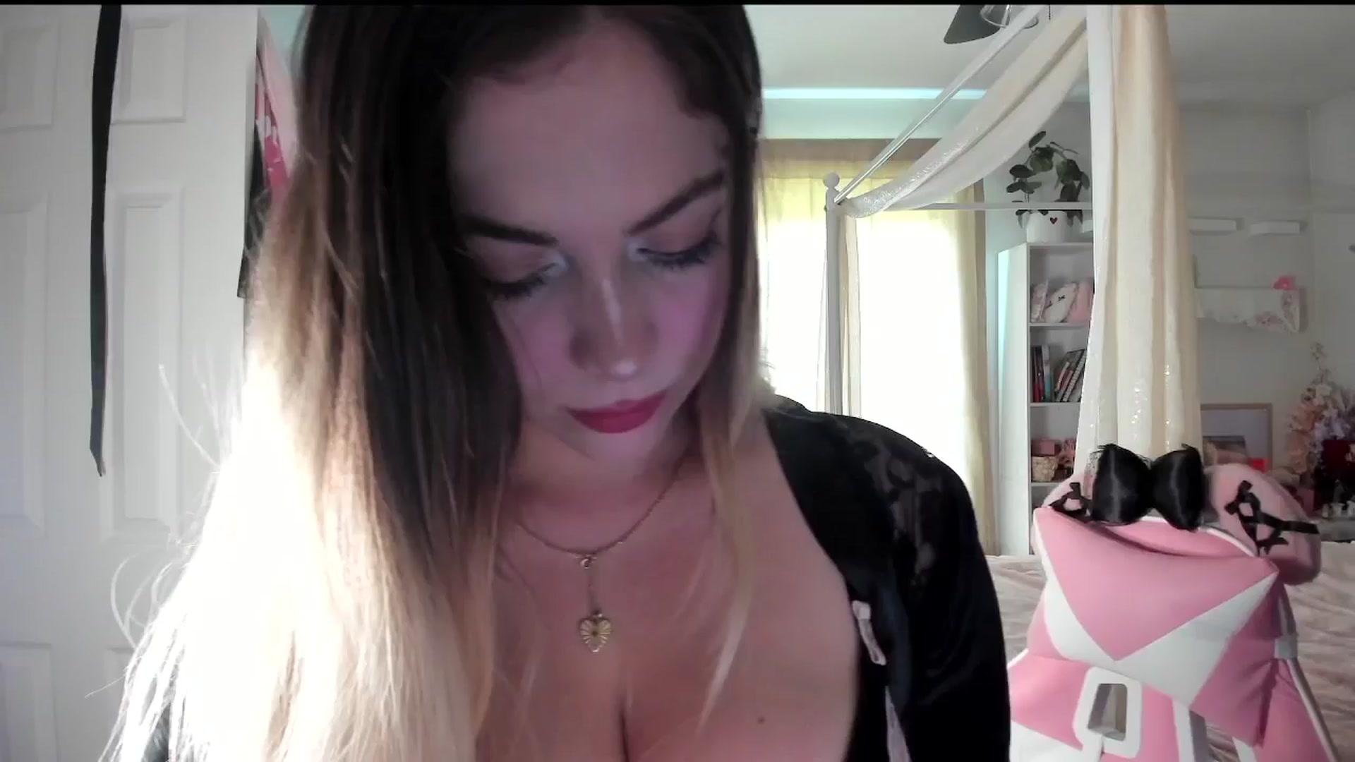 Gallery image thumbnail from lolypopbubble's myfreecams stream on, 08/14/2025, 18:59 image 7 of 20