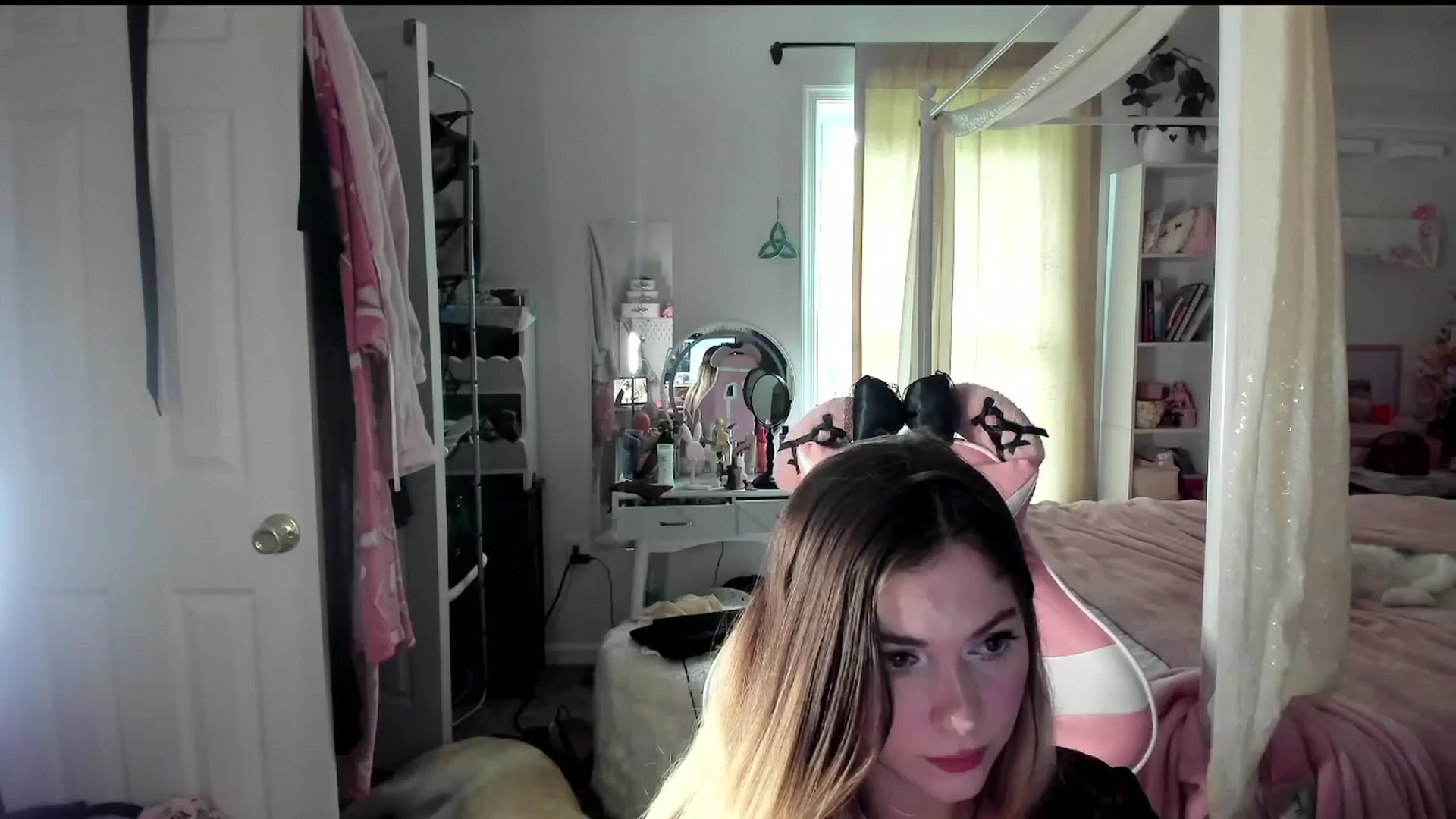 Gallery image thumbnail from lolypopbubble's myfreecams stream on, 08/14/2025, 19:51 image 17 of 20