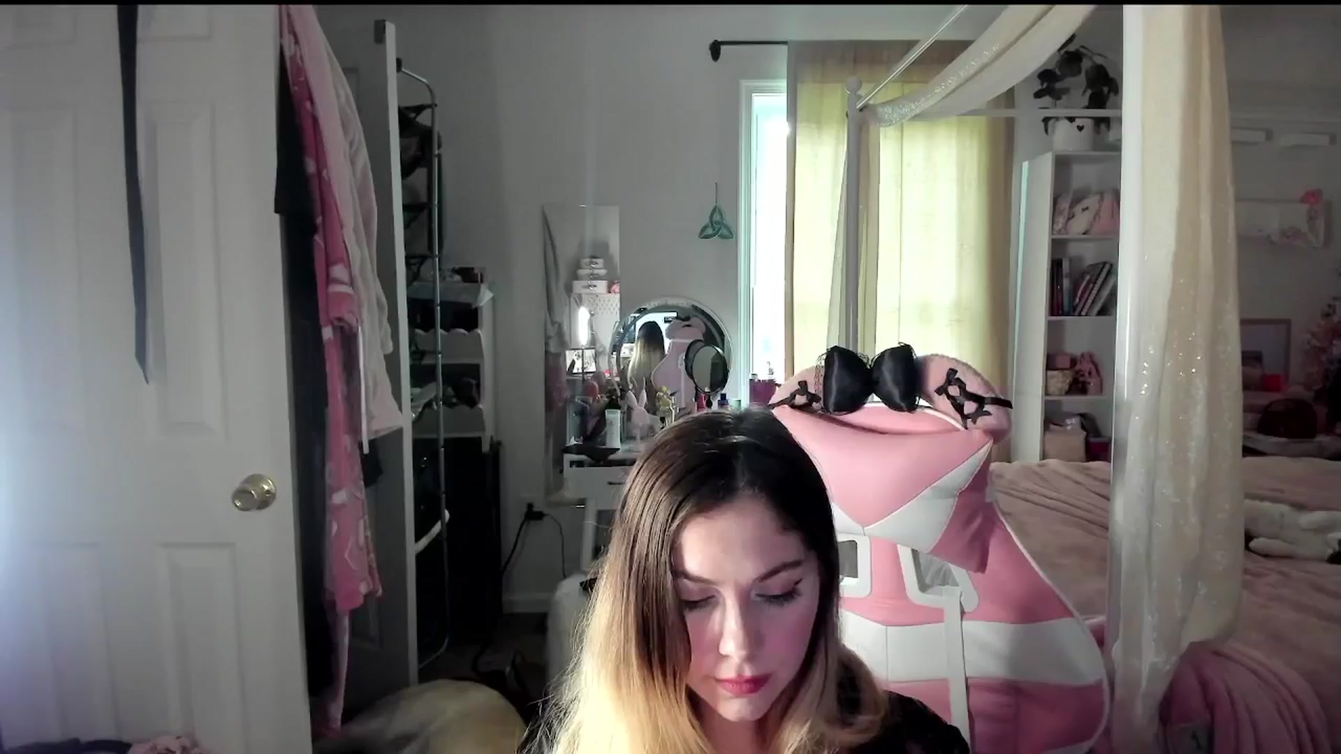 Gallery image thumbnail from lolypopbubble's myfreecams stream on, 08/14/2025, 19:51 image 19 of 20