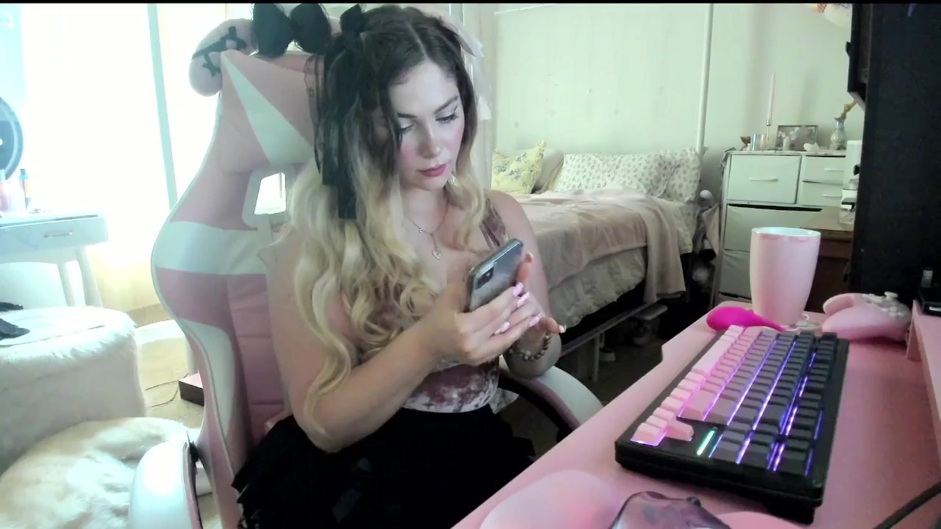 Gallery image thumbnail from lolypopbubble's myfreecams stream on, 08/20/2025, 18:58 image 15 of 20