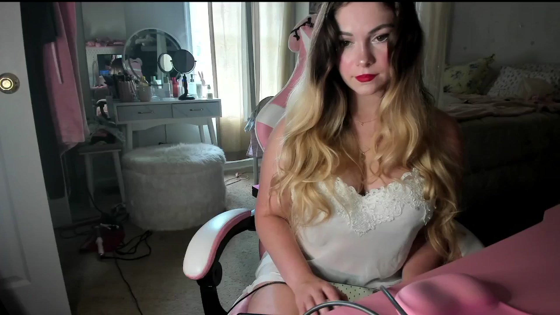 Gallery image thumbnail from lolypopbubble's myfreecams stream on, 08/25/2025, 17:55 image 7 of 20