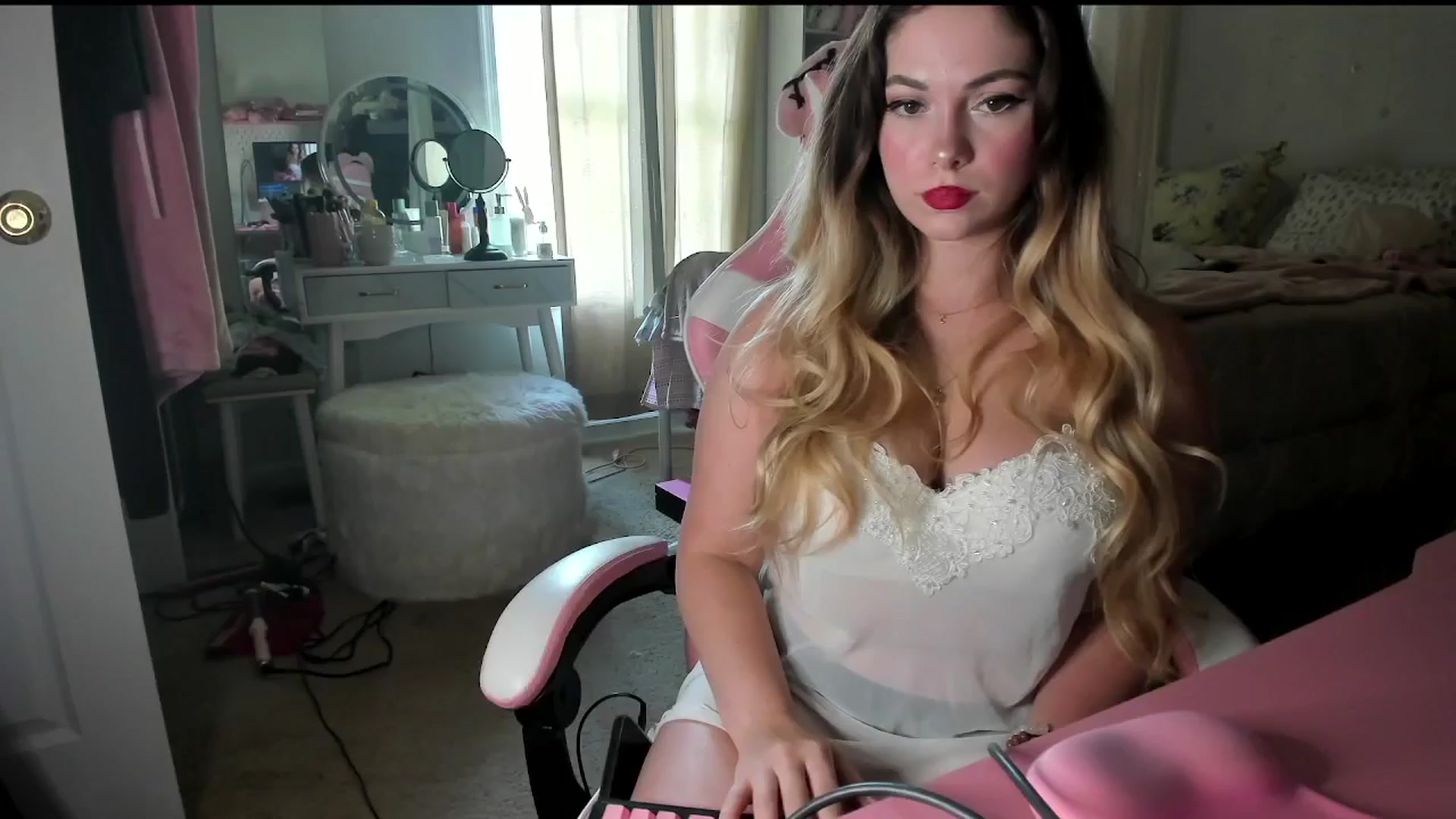 Gallery image thumbnail from lolypopbubble's myfreecams stream on, 08/25/2025, 17:55 image 9 of 20