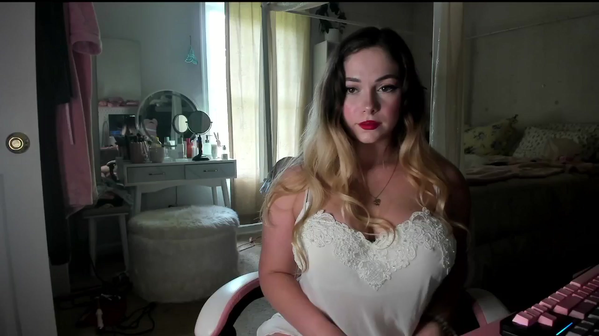 Gallery image thumbnail from lolypopbubble's myfreecams stream on, 08/25/2025, 17:55 image 18 of 20