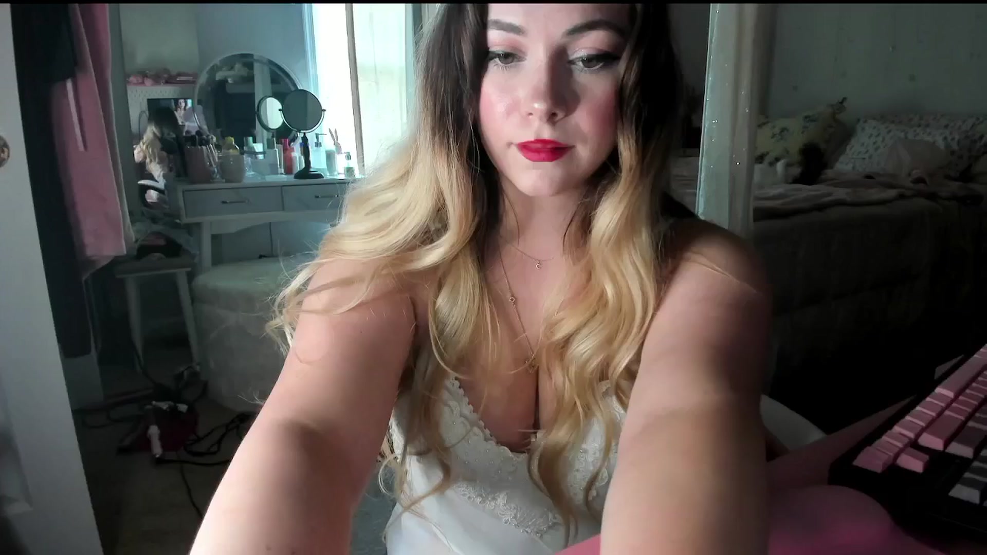 Gallery image thumbnail from lolypopbubble's myfreecams stream on, 08/25/2025, 19:59 image 13 of 20