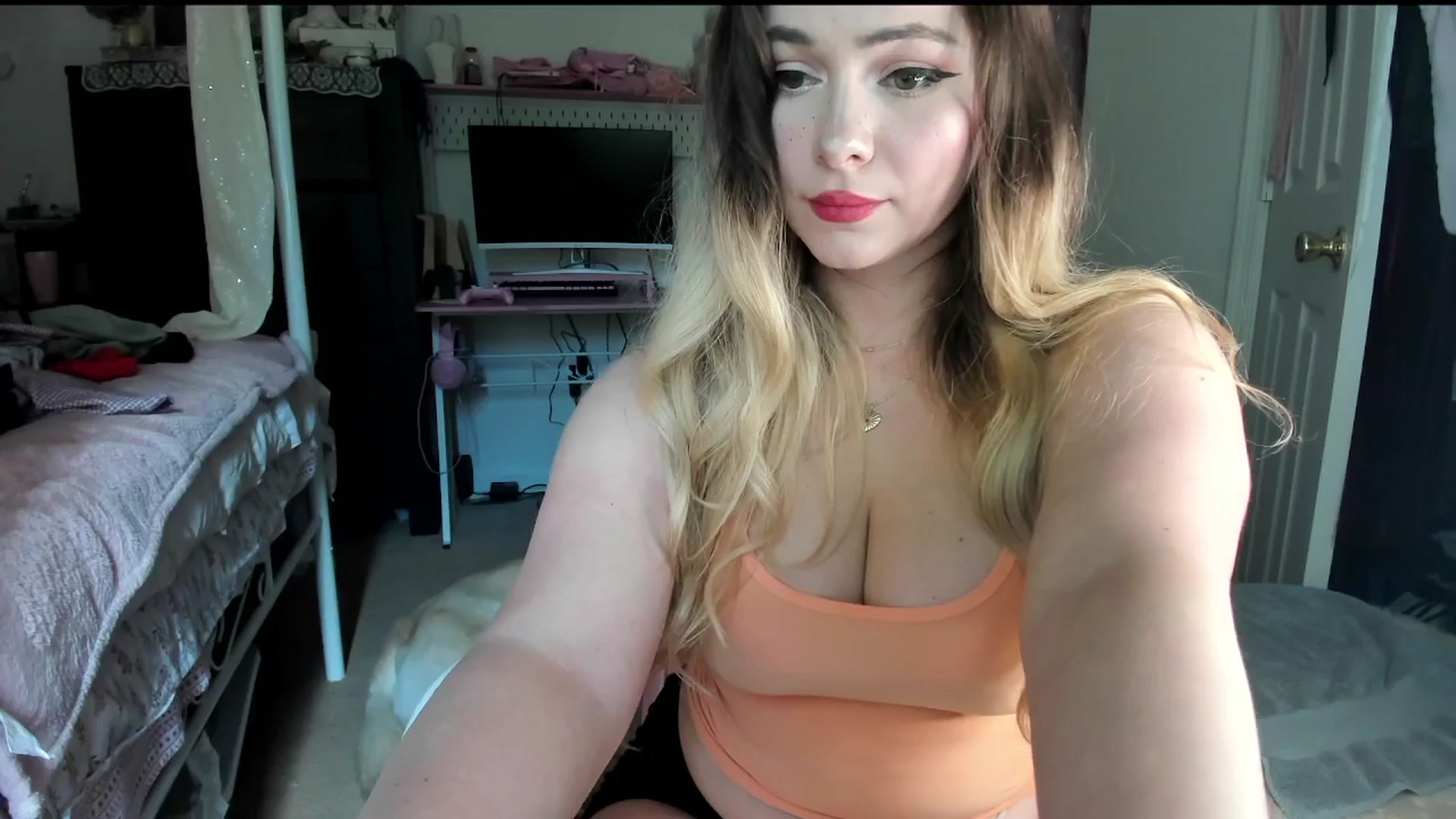 Gallery image thumbnail from lolypopbubble's myfreecams stream on, 08/26/2025, 19:34 image 20 of 20