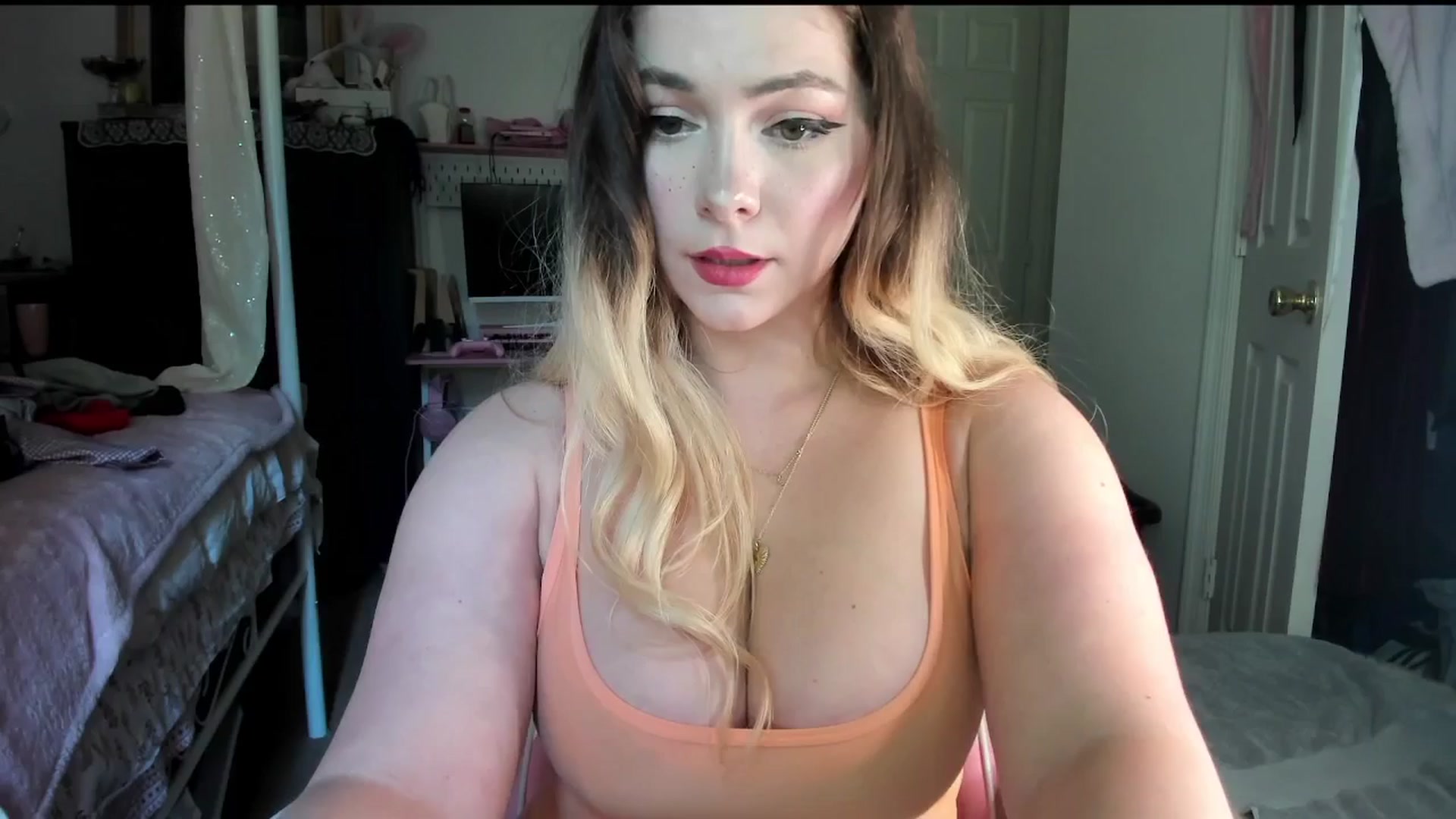 Gallery image thumbnail from lolypopbubble's myfreecams stream on, 08/26/2025, 21:03 image 2 of 20