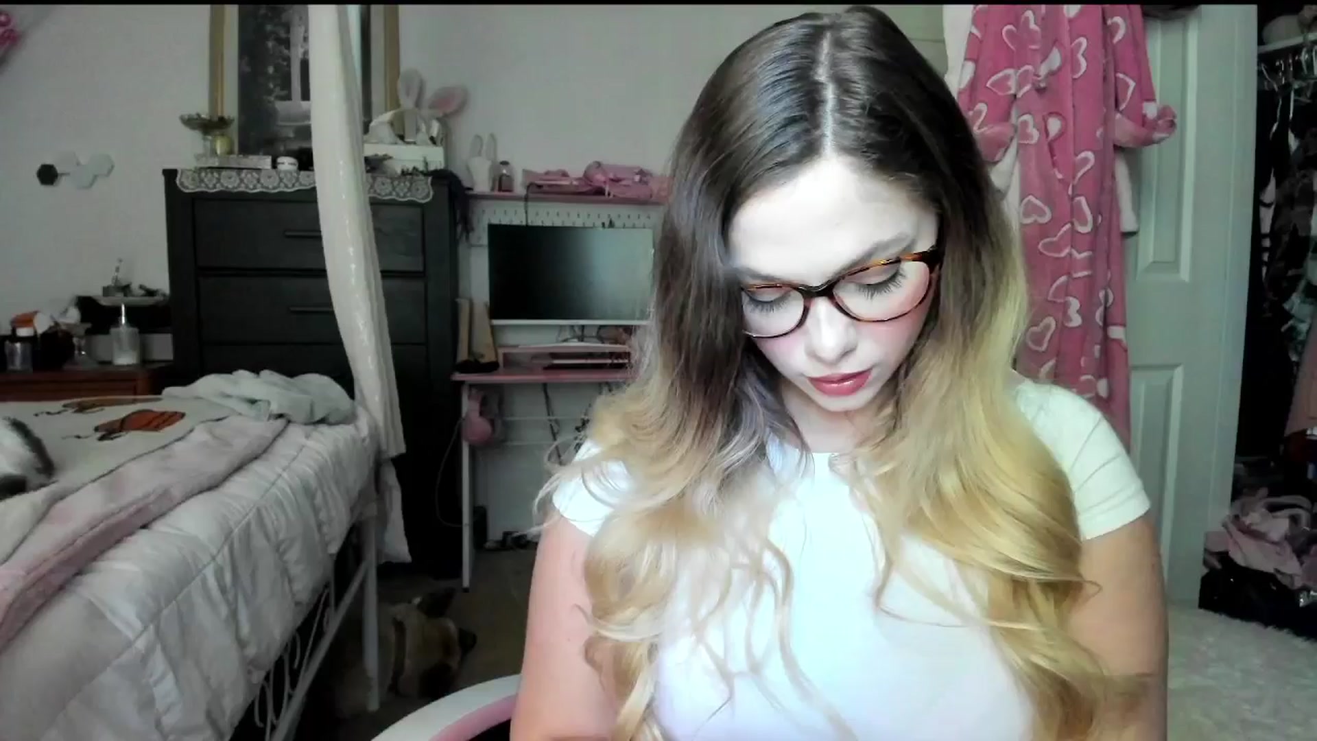 Gallery image thumbnail from lolypopbubble's myfreecams stream on, 09/08/2025, 18:59 image 8 of 20