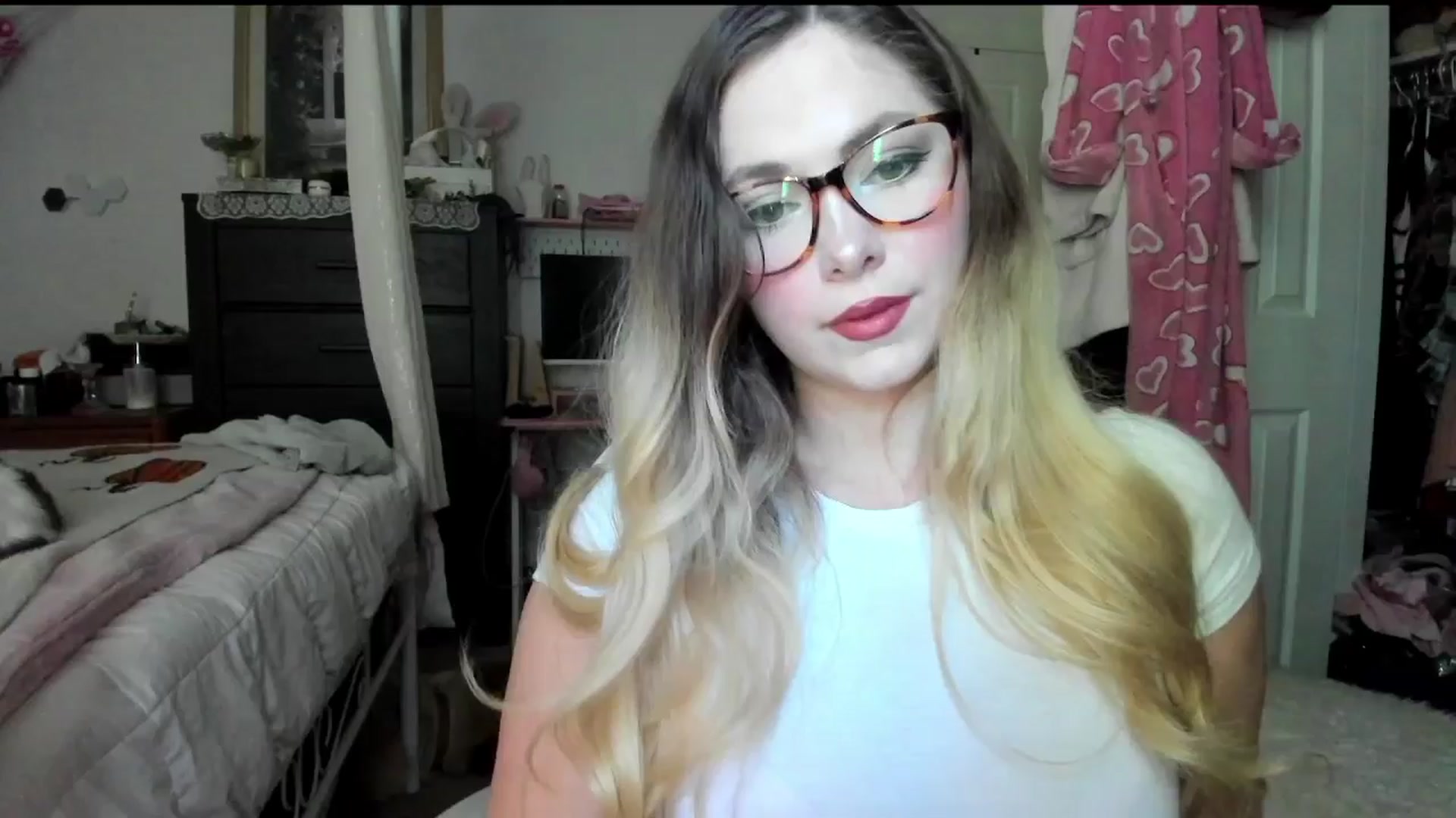 Gallery image thumbnail from lolypopbubble's myfreecams stream on, 09/08/2025, 18:59 image 19 of 20