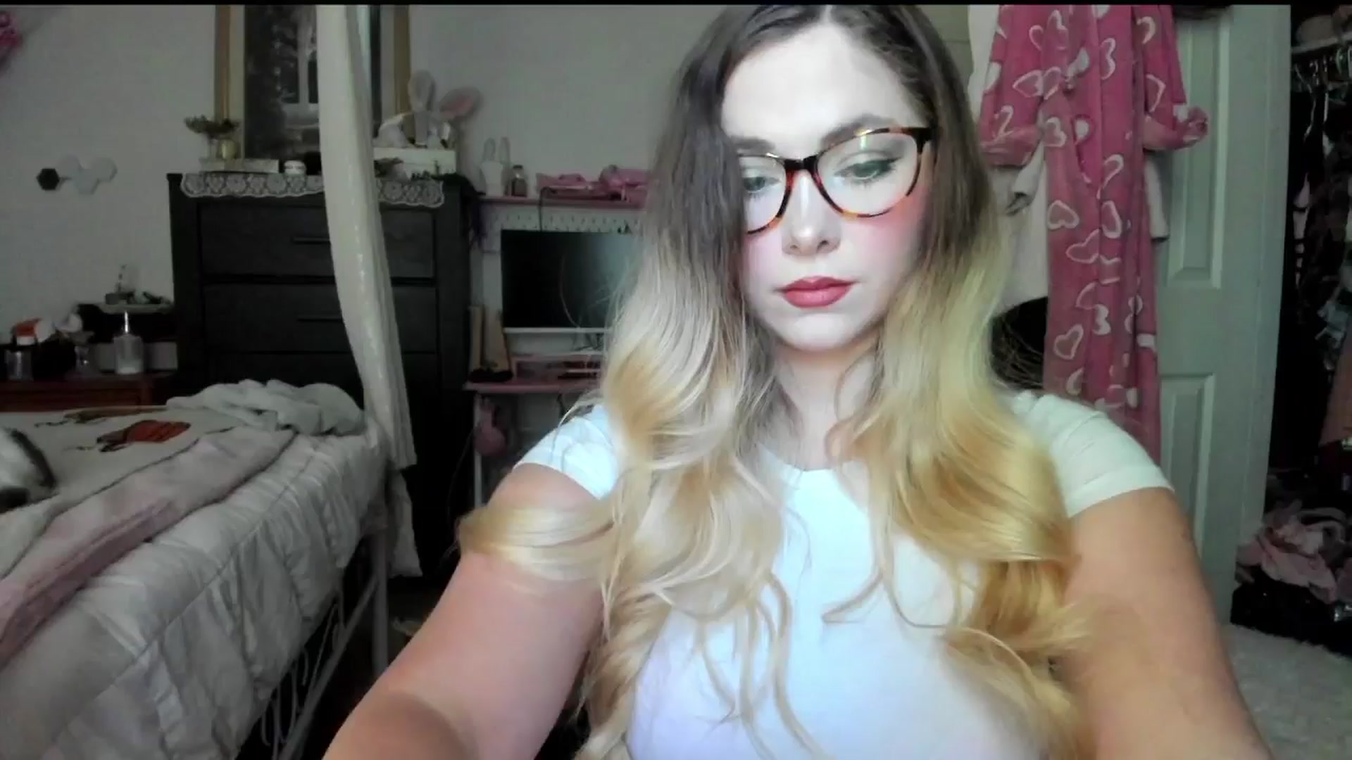 Gallery image thumbnail from lolypopbubble's myfreecams stream on, 09/08/2025, 18:59 image 9 of 20