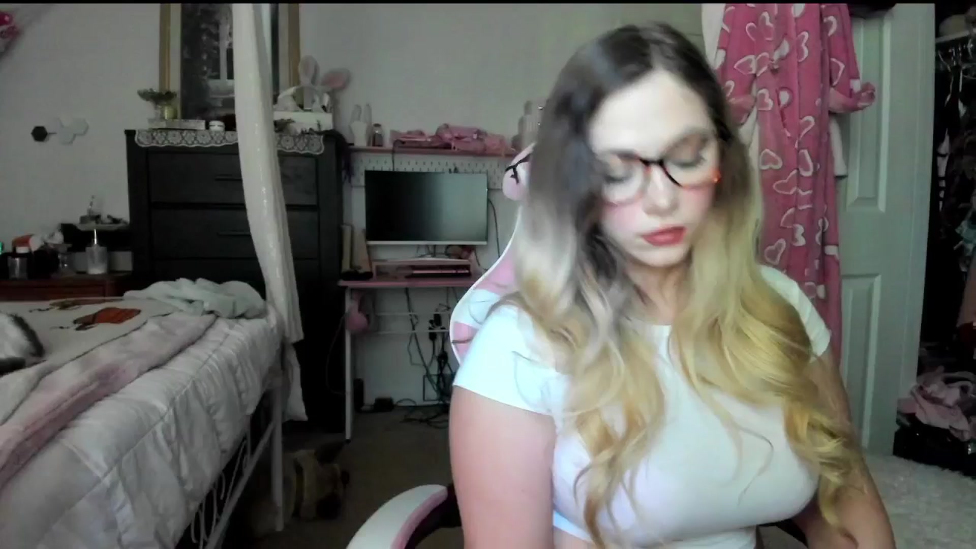 Gallery image thumbnail from lolypopbubble's myfreecams stream on, 09/08/2025, 18:59 image 16 of 20