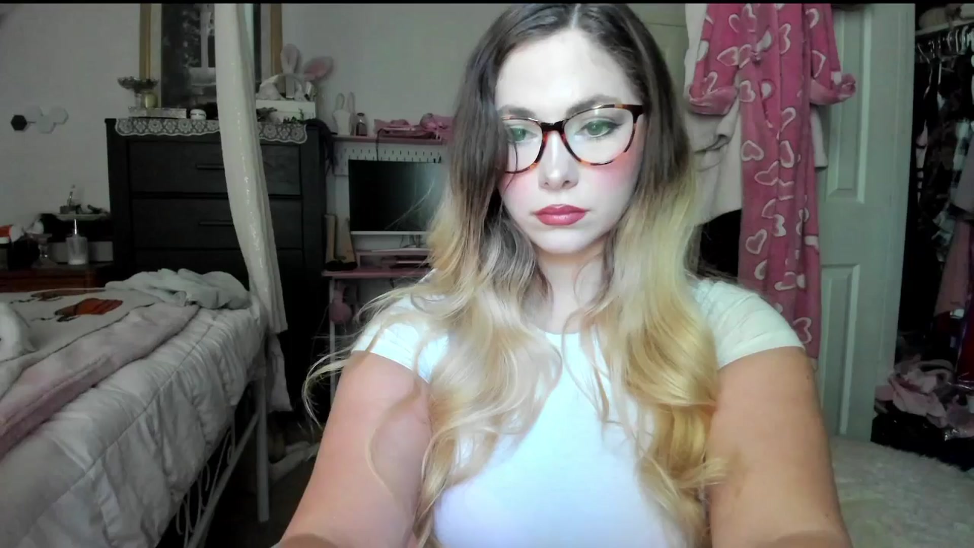 Gallery image thumbnail from lolypopbubble's myfreecams stream on, 09/08/2025, 18:59 image 4 of 20