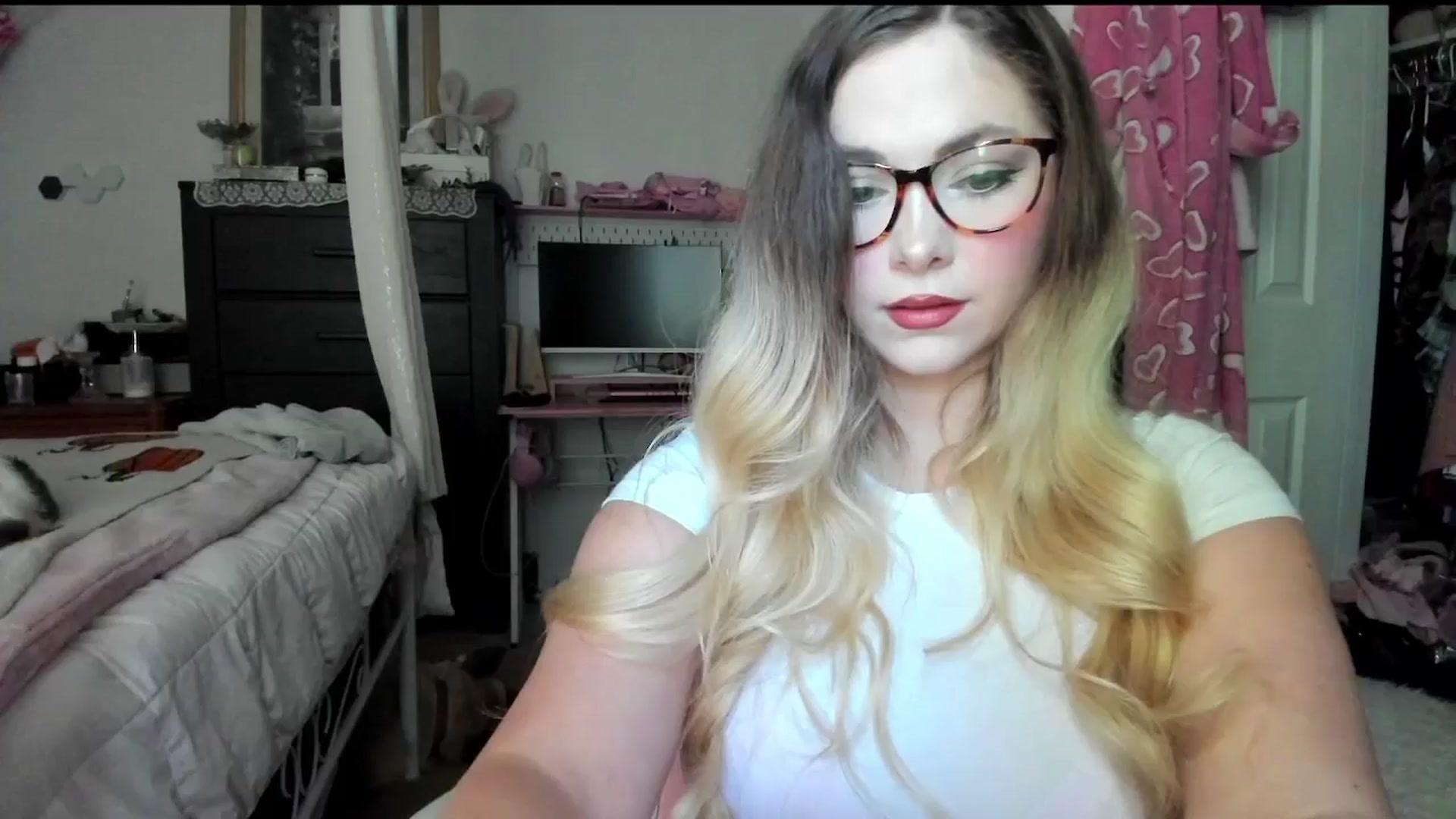 Gallery image thumbnail from lolypopbubble's myfreecams stream on, 09/08/2025, 18:59 image 10 of 20