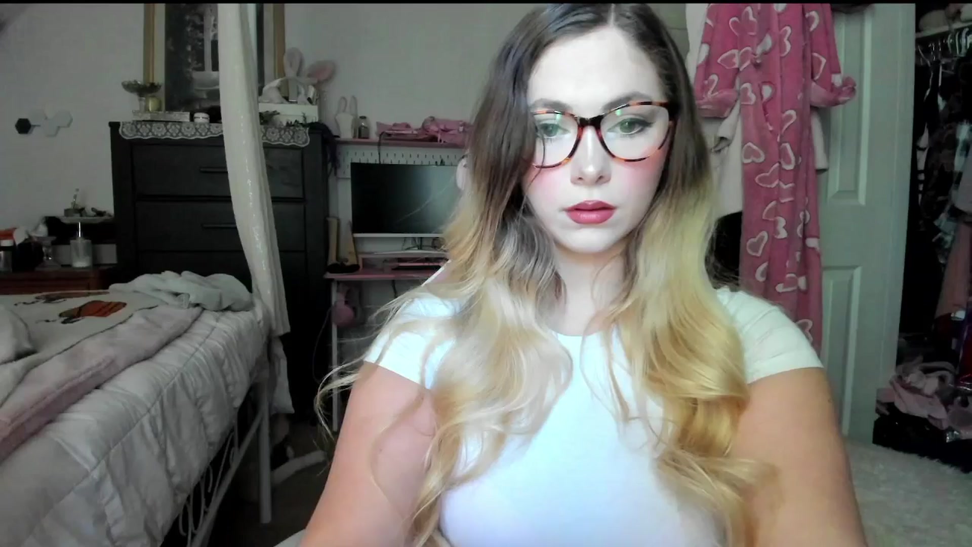 Gallery image thumbnail from lolypopbubble's myfreecams stream on, 09/08/2025, 18:59 image 3 of 20