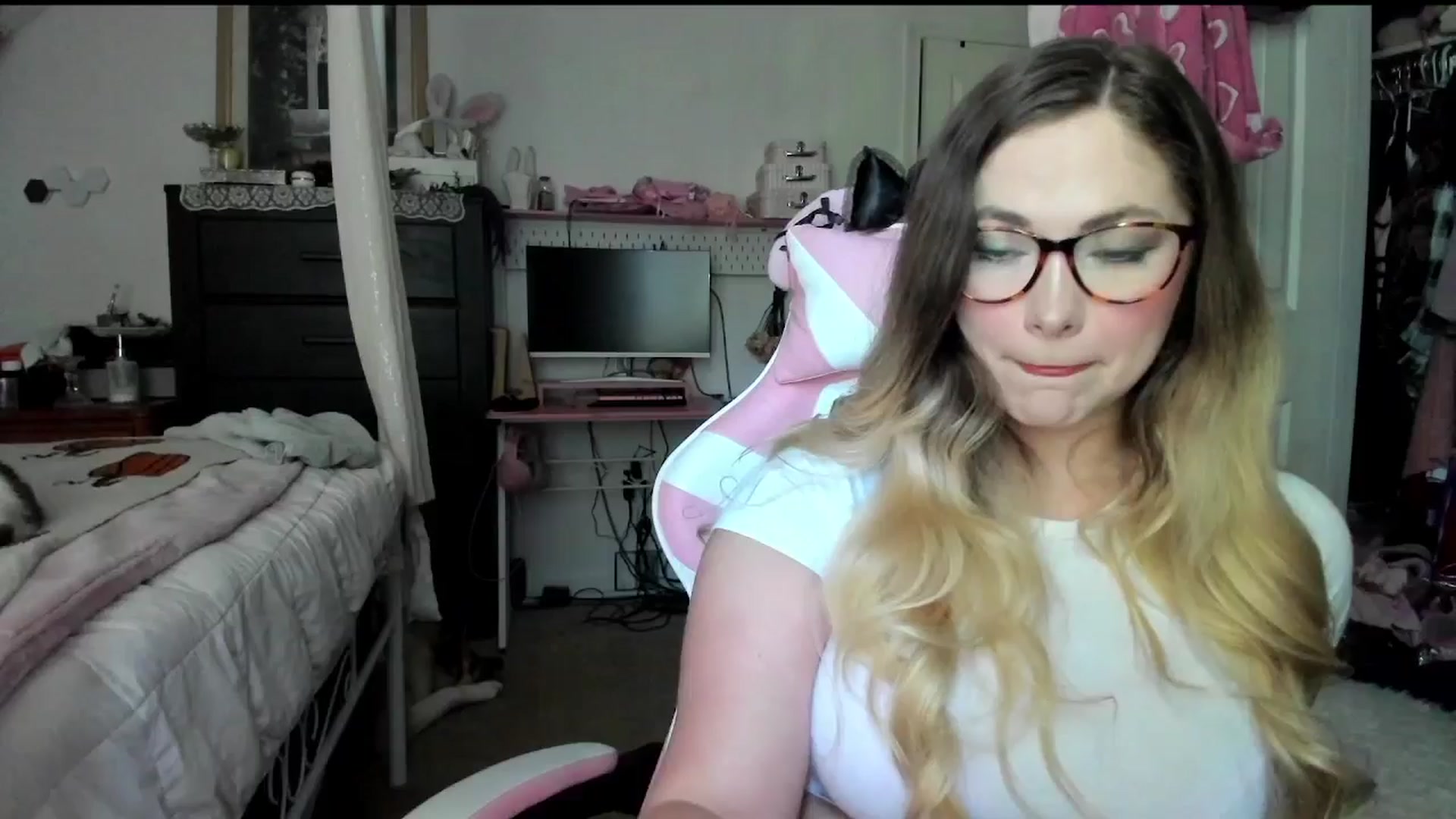 Gallery image thumbnail from lolypopbubble's myfreecams stream on, 09/08/2025, 18:59 image 6 of 20