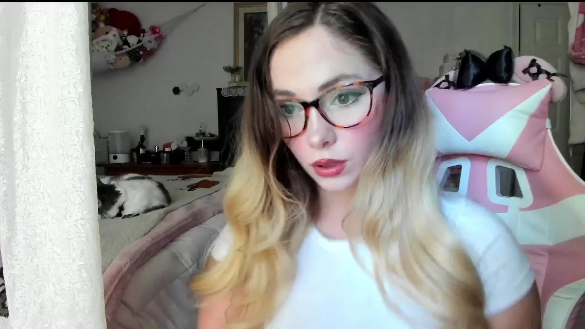 Gallery image thumbnail from lolypopbubble's myfreecams stream on, 09/08/2025, 18:59 image 20 of 20