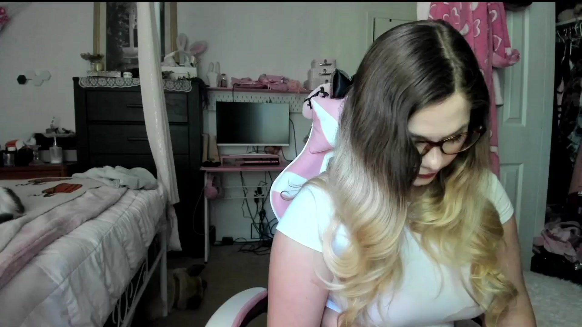 Gallery image thumbnail from lolypopbubble's myfreecams stream on, 09/08/2025, 18:59 image 17 of 20