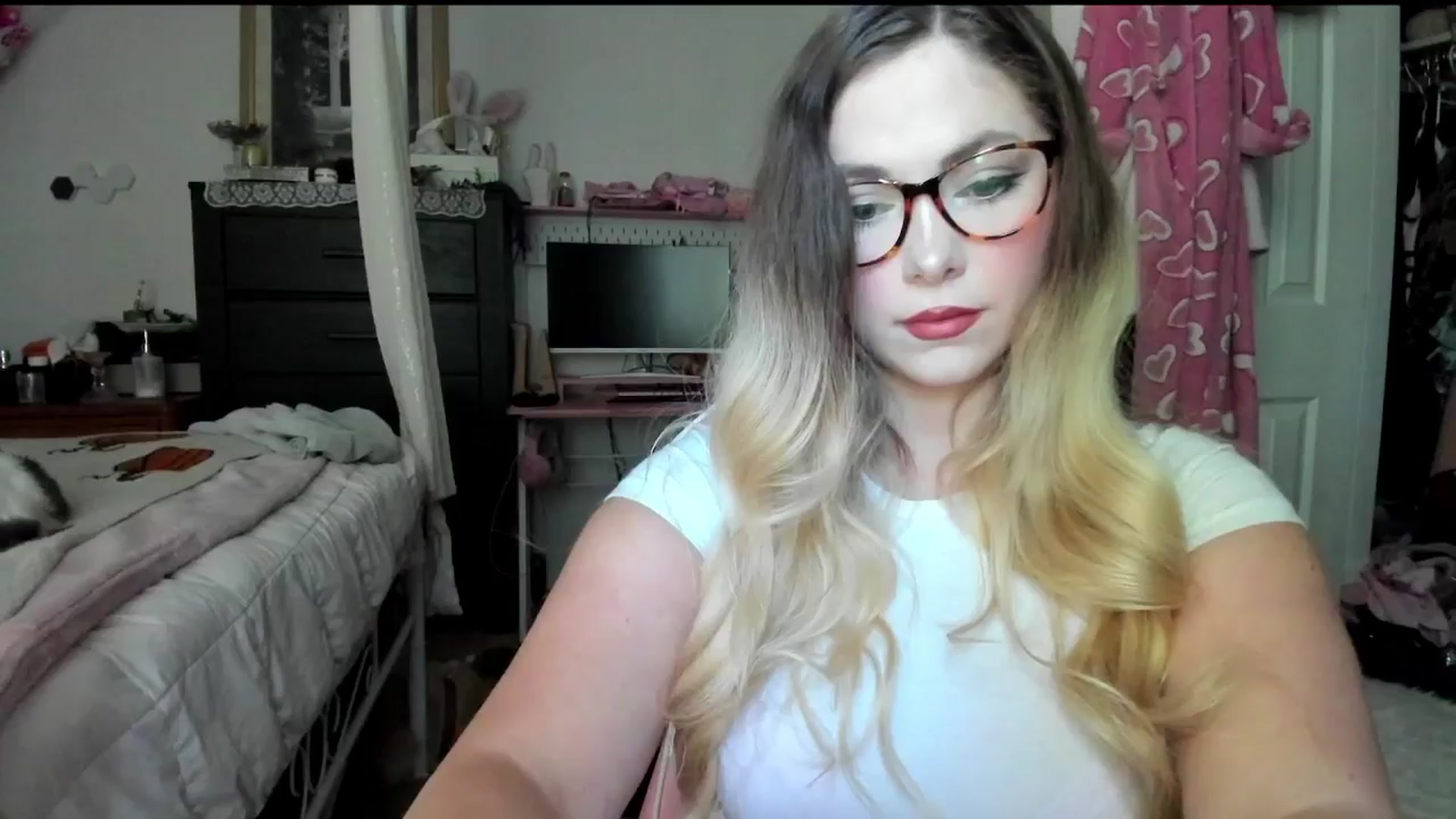 Gallery image thumbnail from lolypopbubble's myfreecams stream on, 09/08/2025, 18:59 image 11 of 20