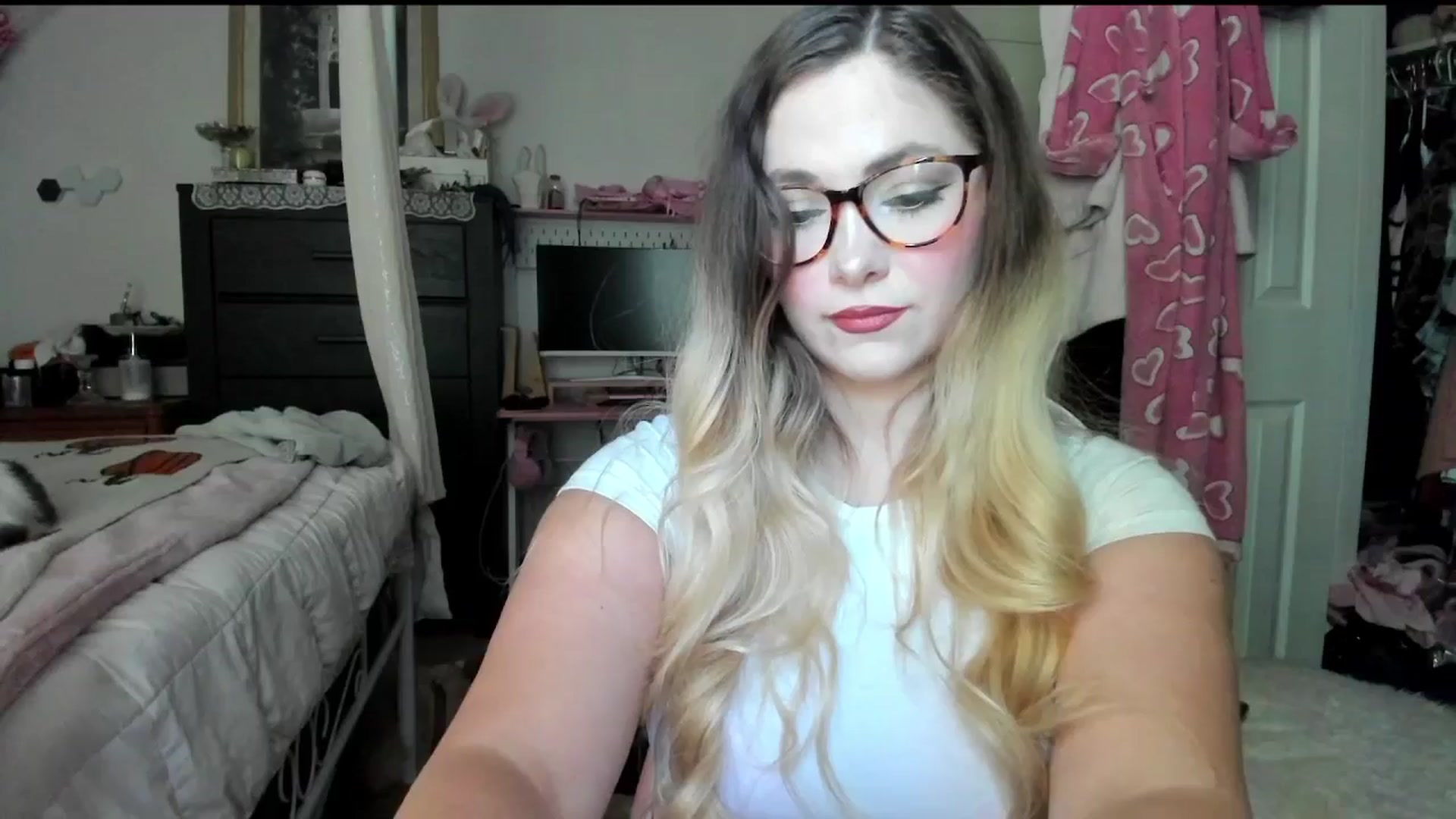 Gallery image thumbnail from lolypopbubble's myfreecams stream on, 09/08/2025, 18:59 image 13 of 20