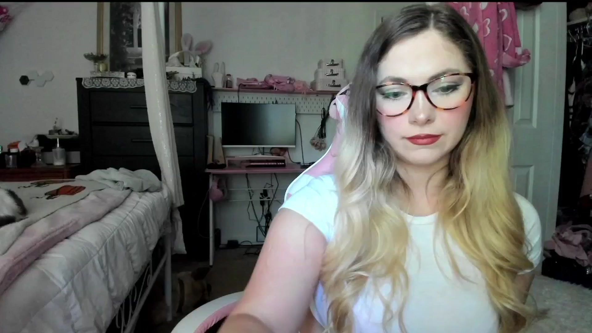 Gallery image thumbnail from lolypopbubble's myfreecams stream on, 09/08/2025, 18:59 image 15 of 20