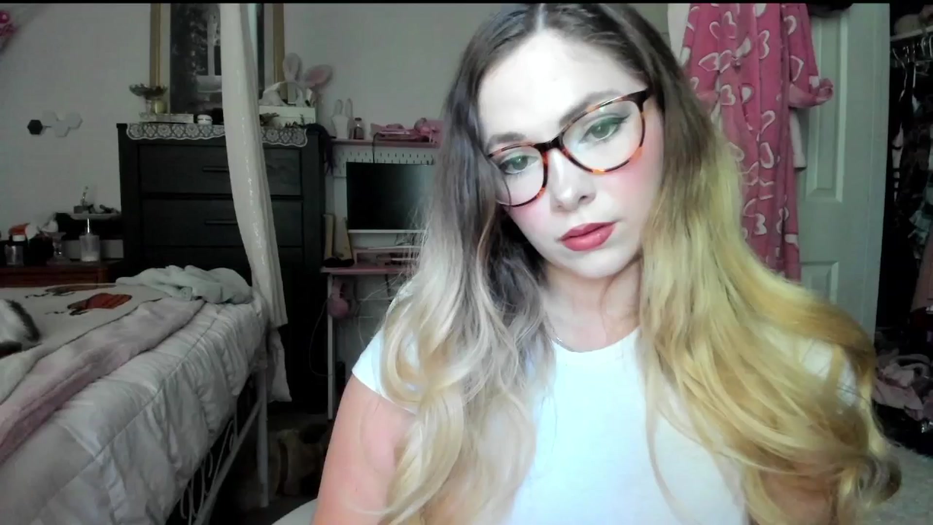 Gallery image thumbnail from lolypopbubble's myfreecams stream on, 09/08/2025, 18:59 image 18 of 20