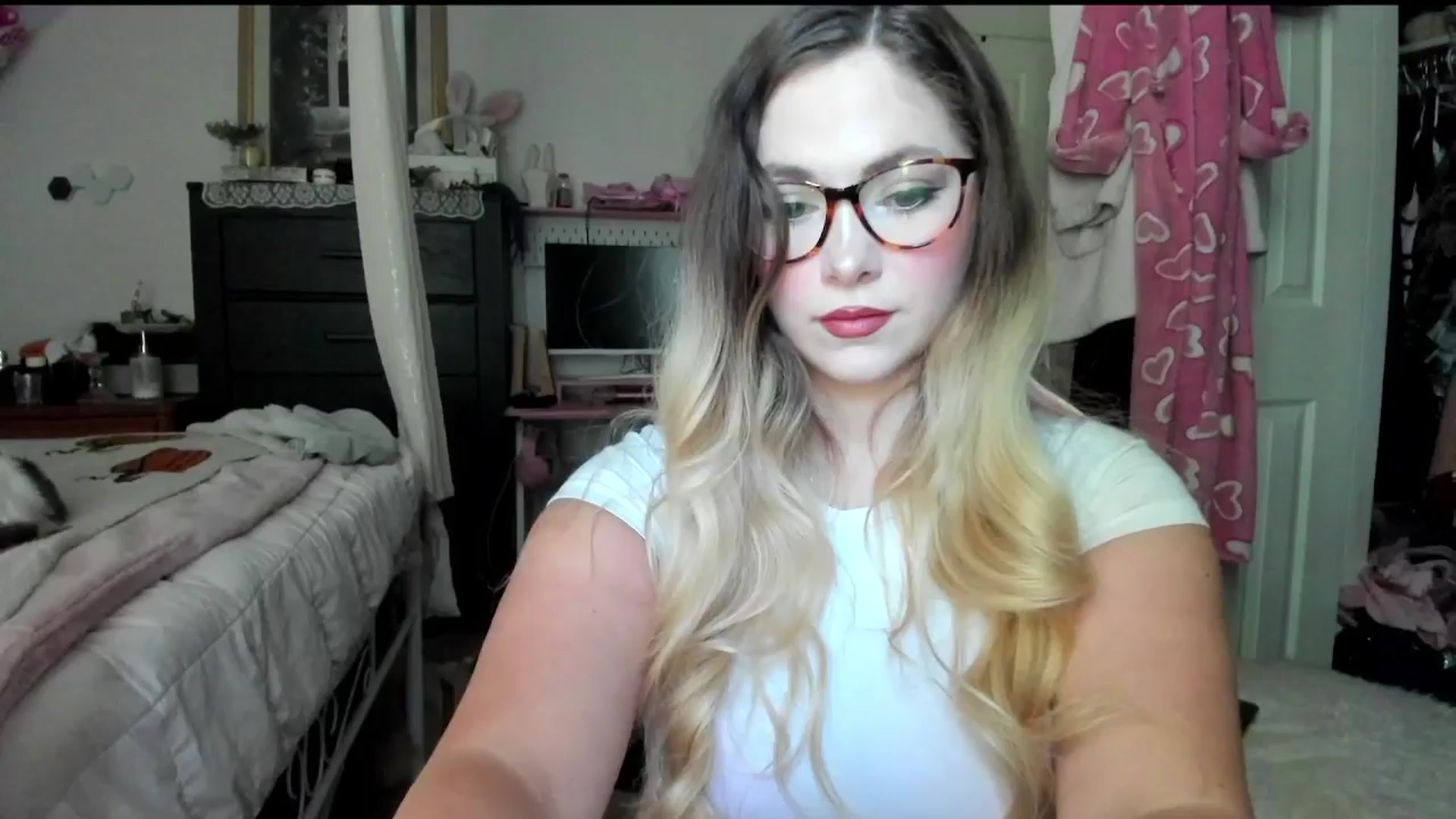 Gallery image thumbnail from lolypopbubble's myfreecams stream on, 09/08/2025, 18:59 image 12 of 20