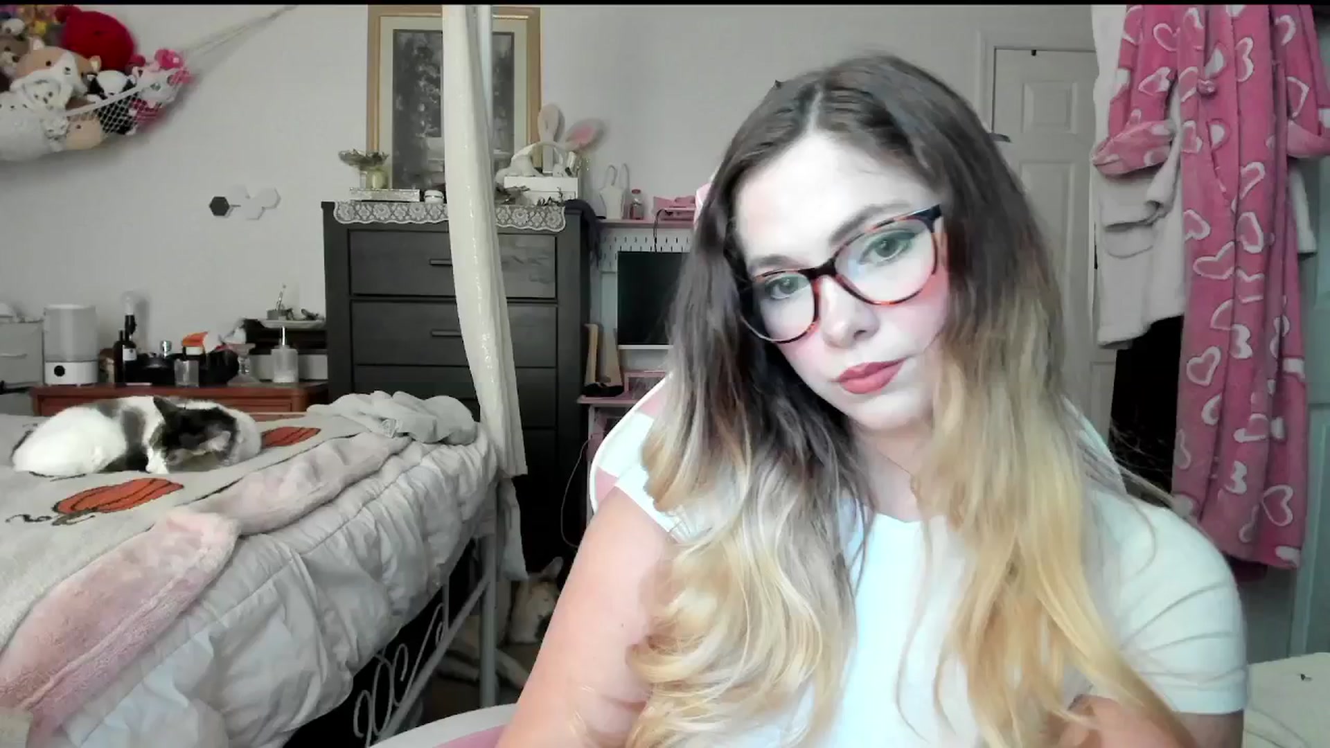 Gallery image thumbnail from lolypopbubble's myfreecams stream on, 09/08/2025, 20:57 image 19 of 20