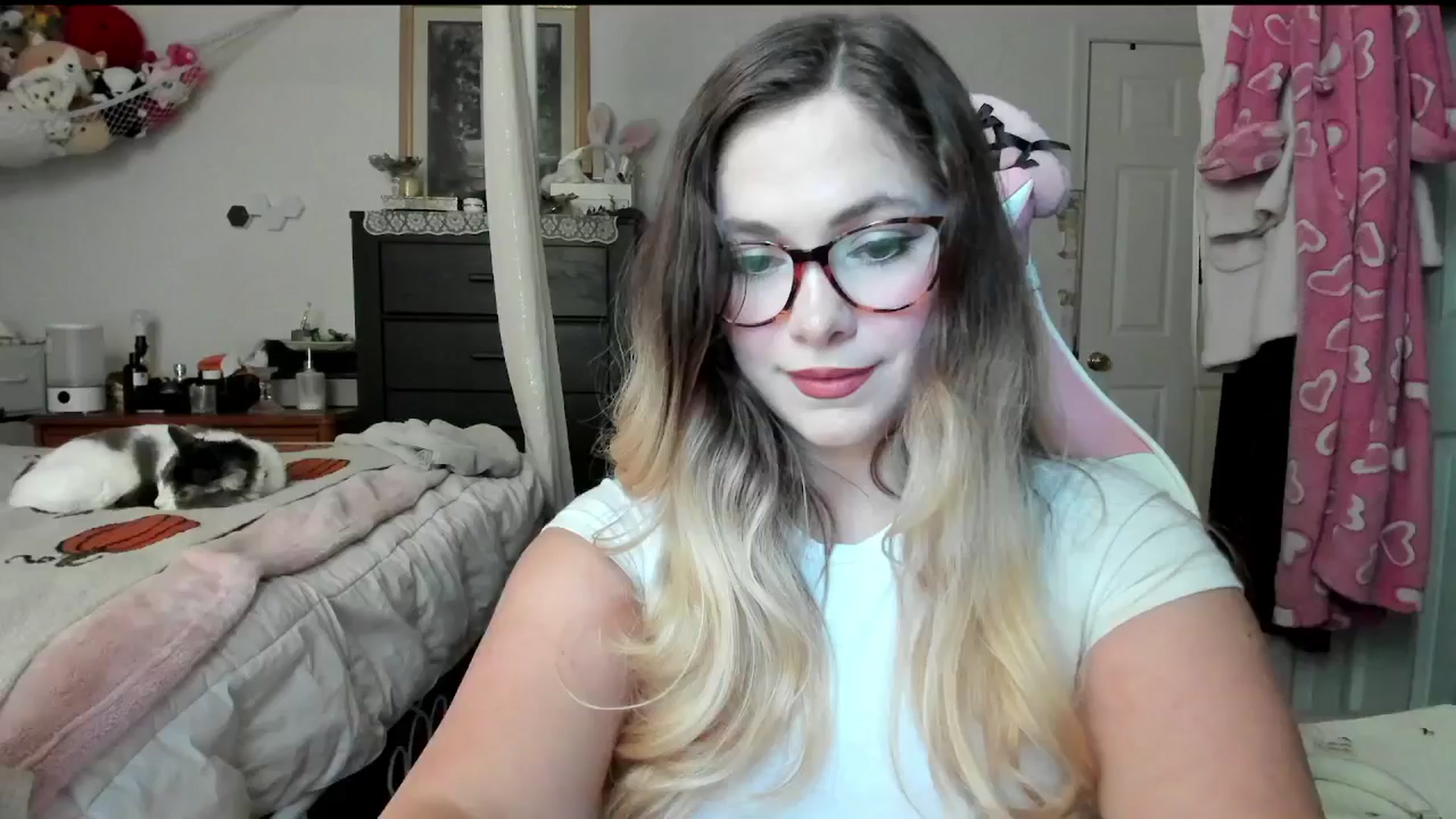 Gallery image thumbnail from lolypopbubble's myfreecams stream on, 09/08/2025, 20:57 image 20 of 20