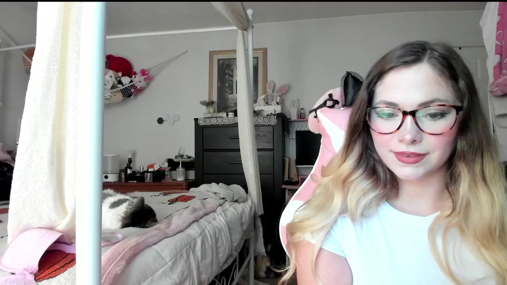 Gallery image thumbnail from lolypopbubble's myfreecams stream on, 09/08/2025, 20:57 image 6 of 20