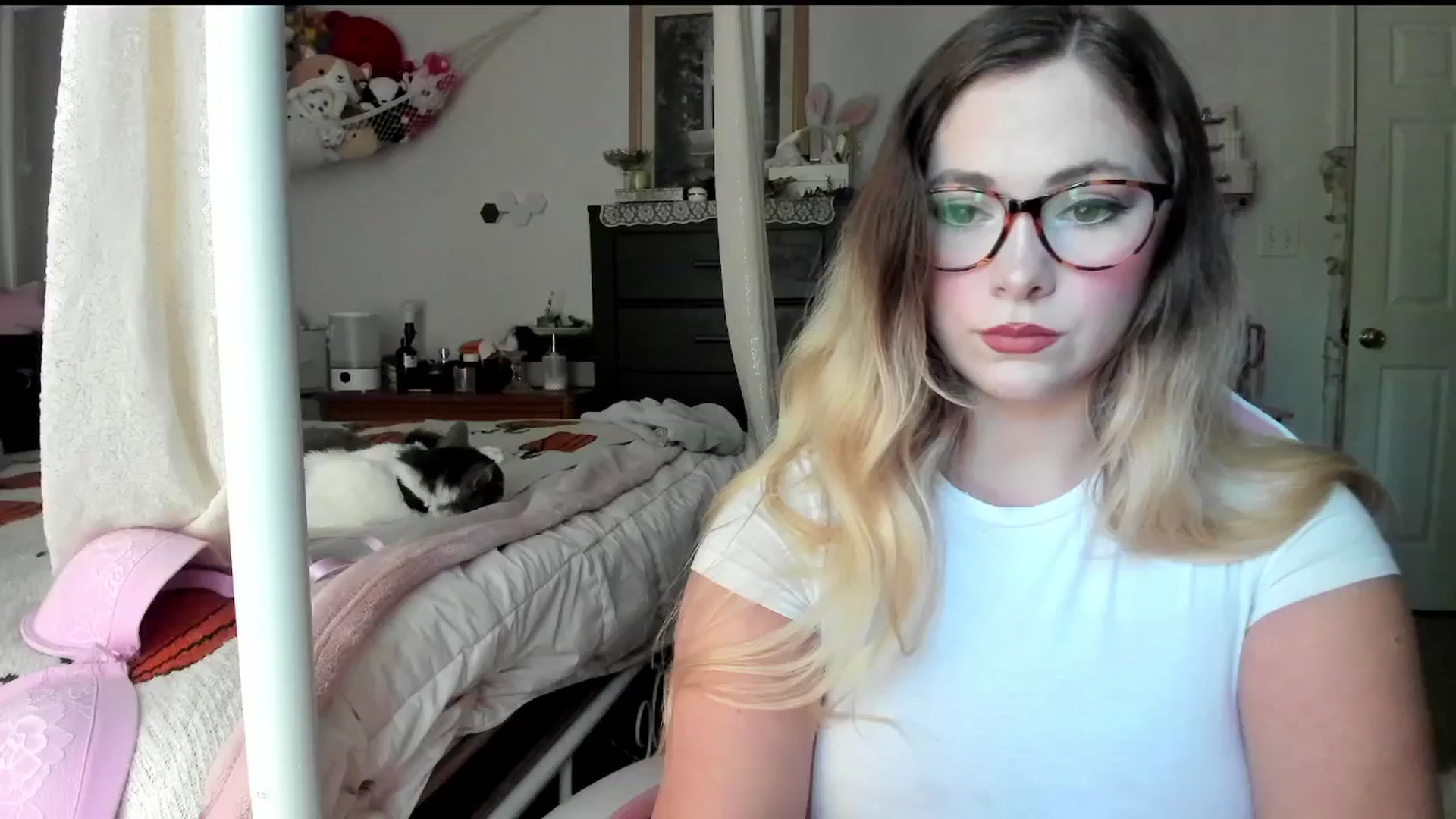 Gallery image thumbnail from lolypopbubble's myfreecams stream on, 09/08/2025, 20:57 image 1 of 20