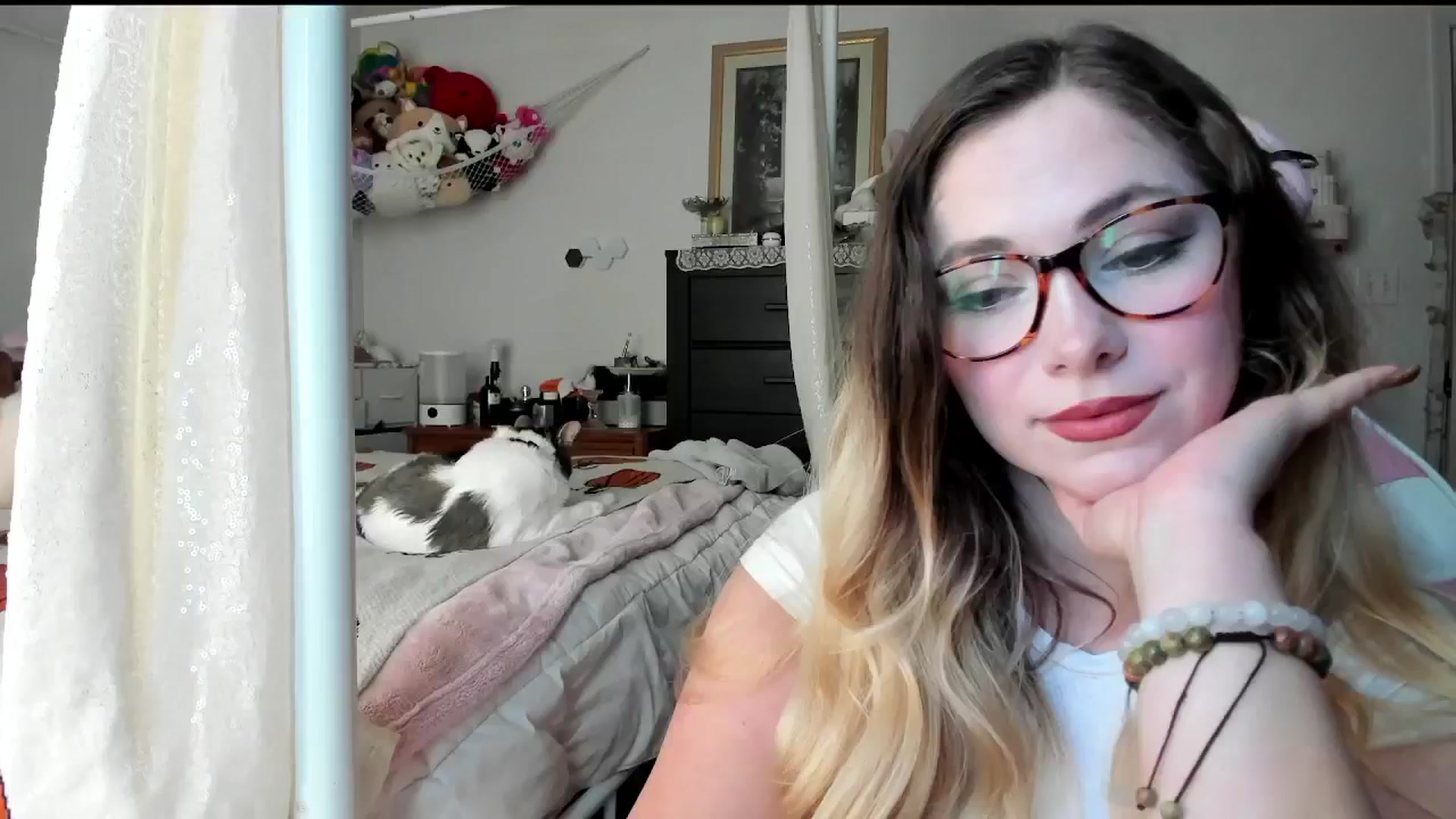 Gallery image thumbnail from lolypopbubble's myfreecams stream on, 09/08/2025, 20:57 image 15 of 20