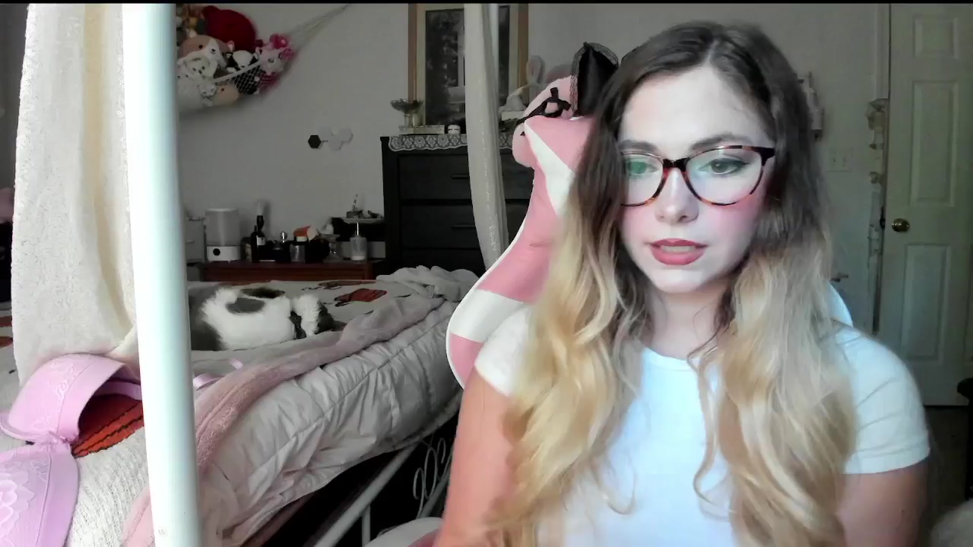 Gallery image thumbnail from lolypopbubble's myfreecams stream on, 09/08/2025, 20:57 image 4 of 20