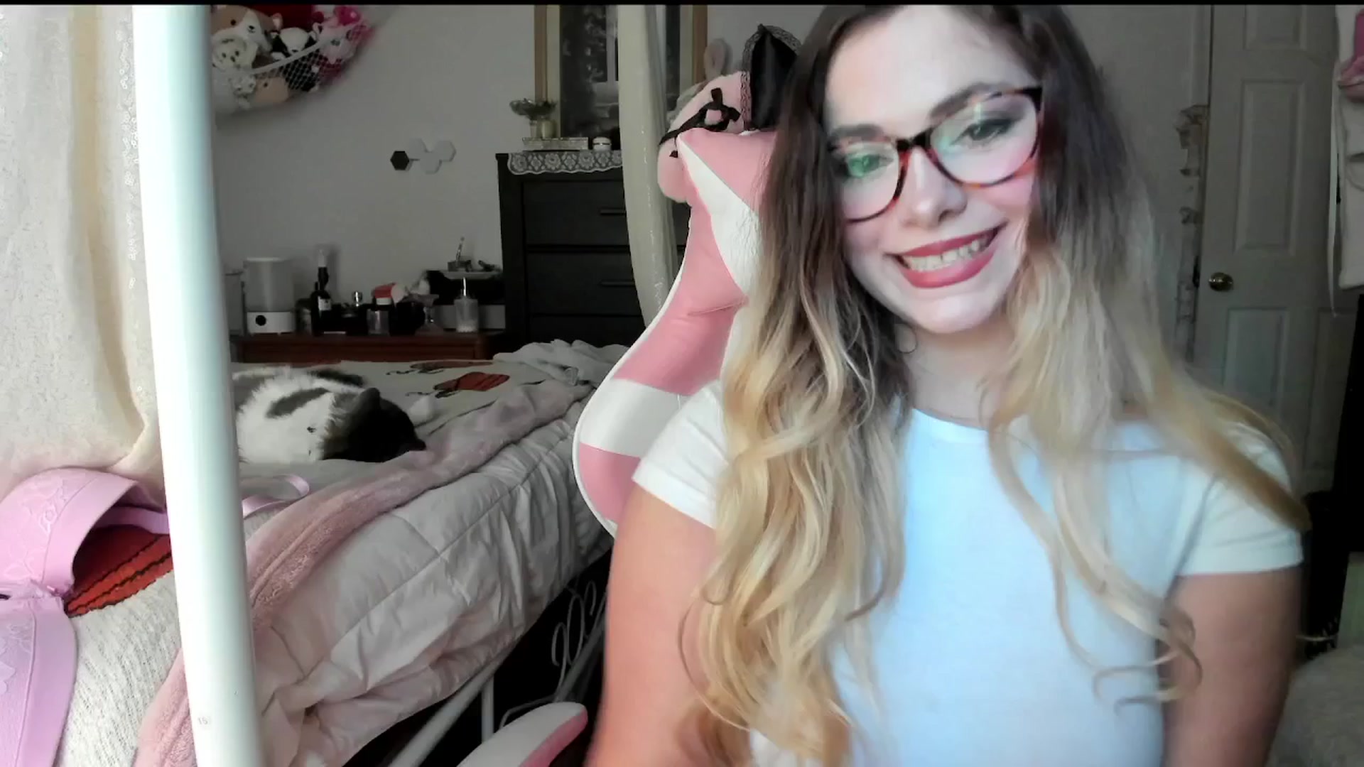 Gallery image thumbnail from lolypopbubble's myfreecams stream on, 09/08/2025, 20:57 image 8 of 20