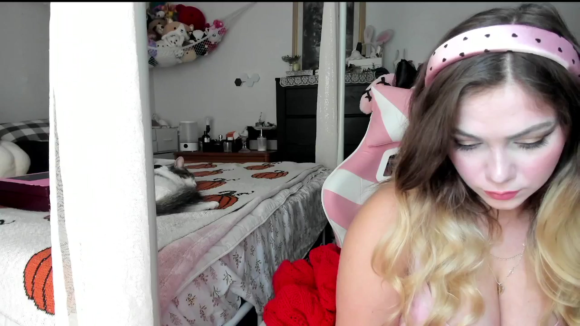 Gallery image thumbnail from lolypopbubble's myfreecams stream on, 09/10/2025, 19:37 image 6 of 20