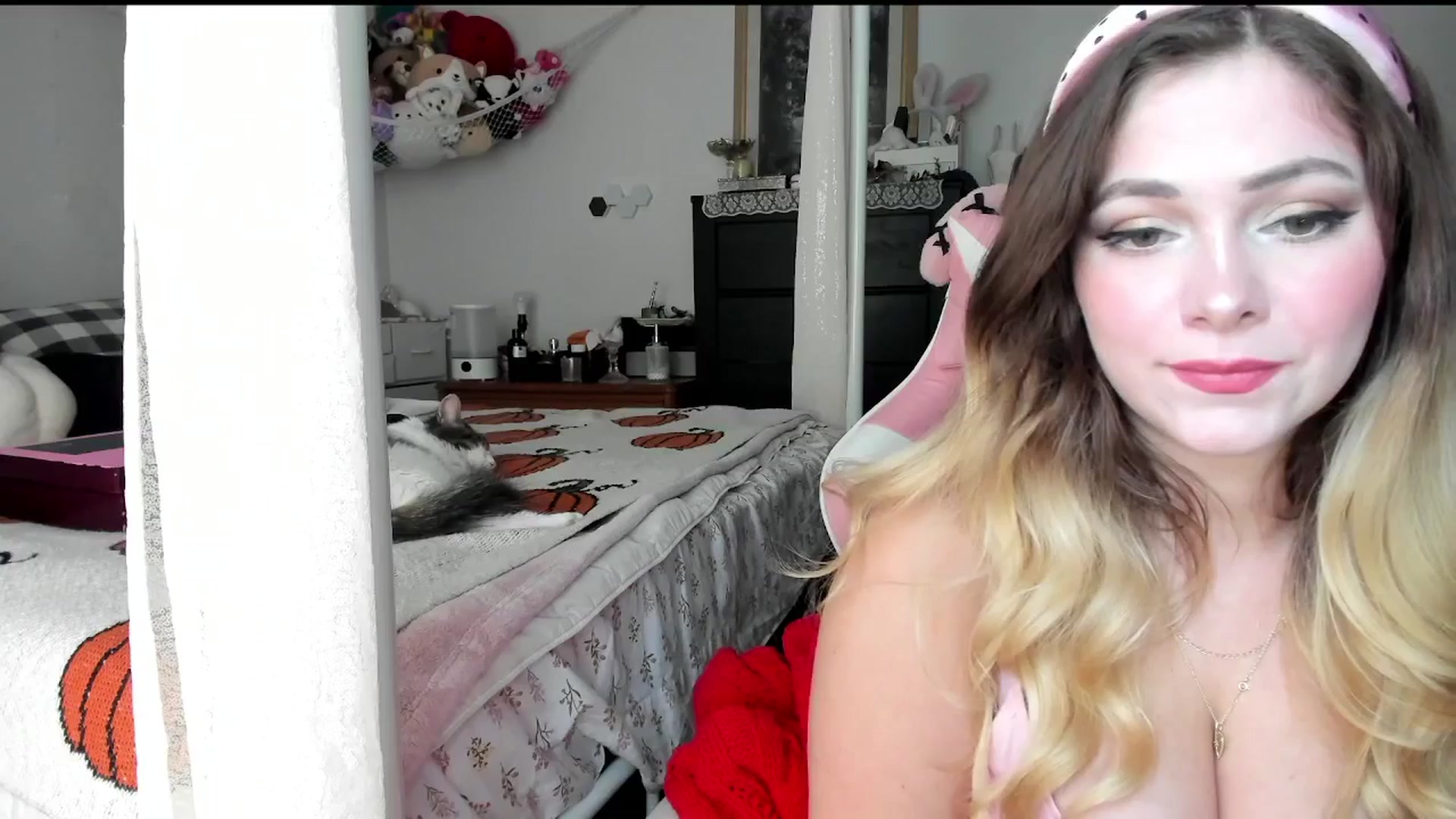 Gallery image thumbnail from lolypopbubble's myfreecams stream on, 09/10/2025, 19:37 image 3 of 20