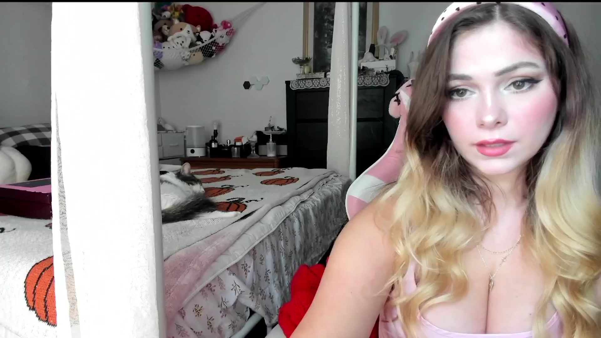 Gallery image thumbnail from lolypopbubble's myfreecams stream on, 09/10/2025, 19:37 image 1 of 20