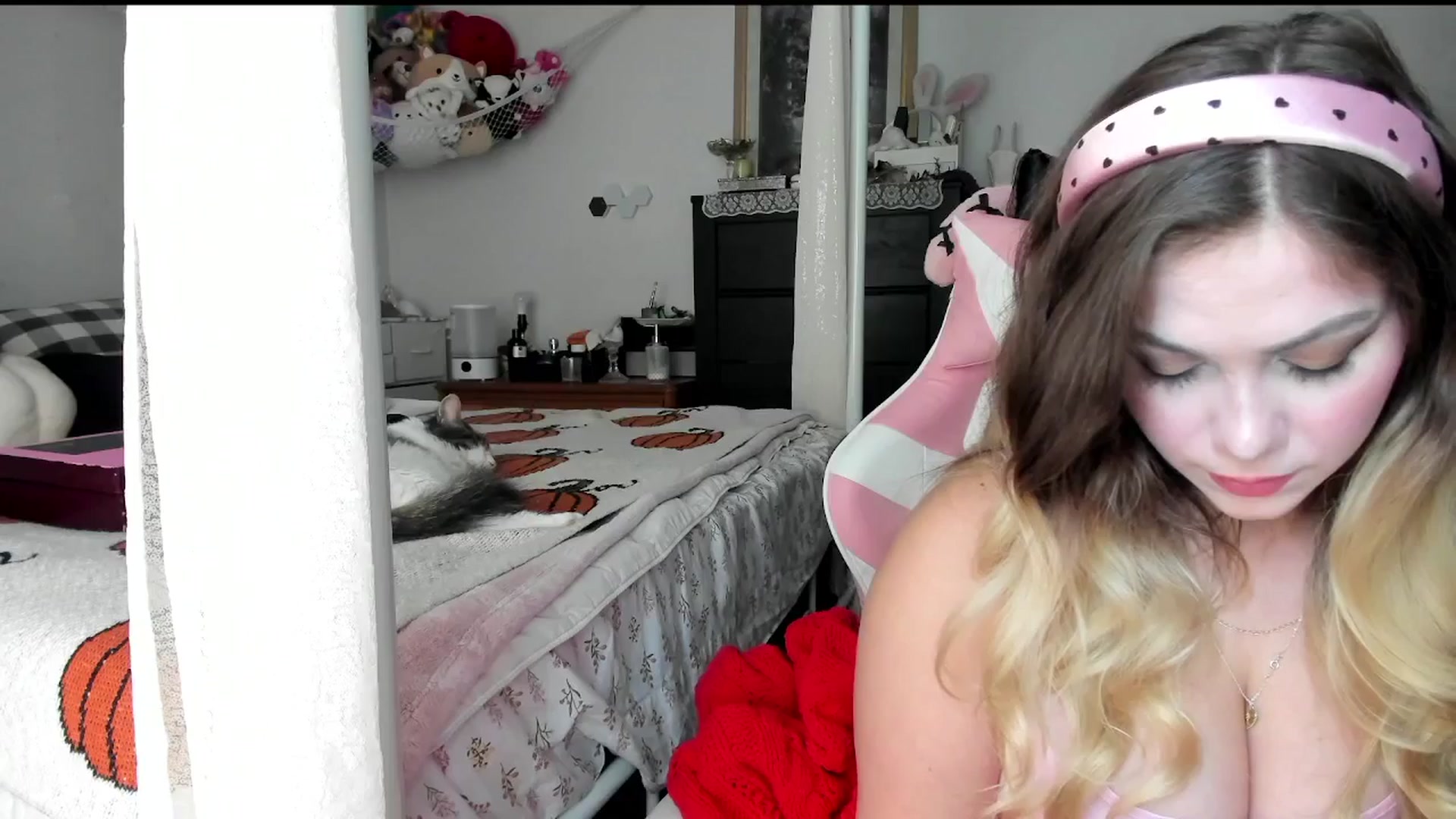 Gallery image thumbnail from lolypopbubble's myfreecams stream on, 09/10/2025, 19:37 image 2 of 20
