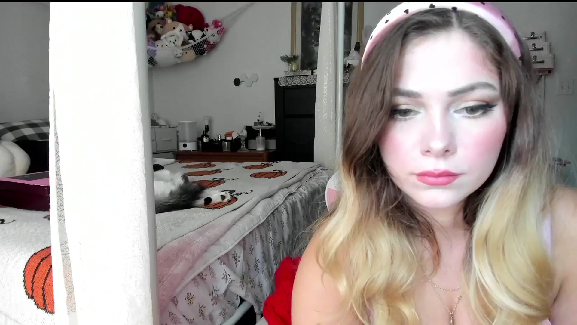 Gallery image thumbnail from lolypopbubble's myfreecams stream on, 09/10/2025, 19:37 image 8 of 20