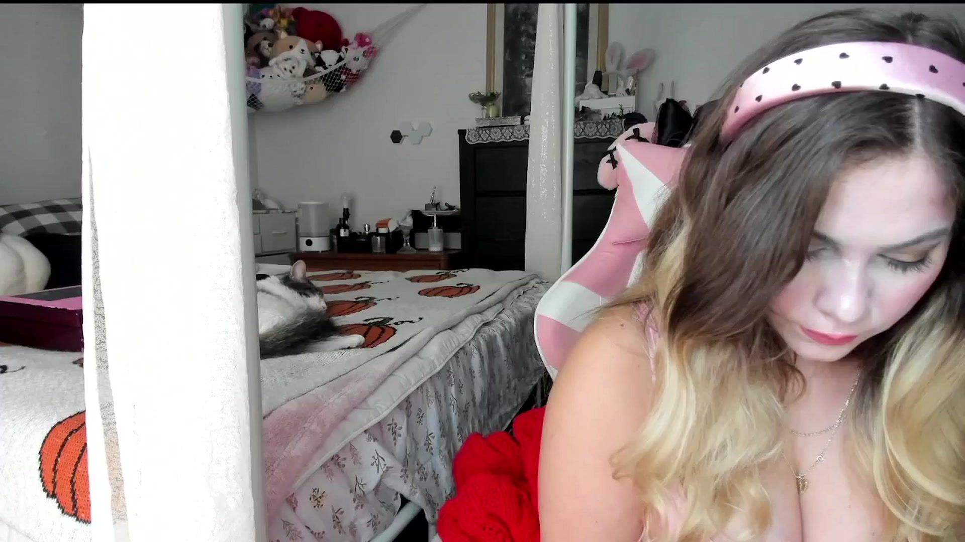 Gallery image thumbnail from lolypopbubble's myfreecams stream on, 09/10/2025, 19:37 image 7 of 20