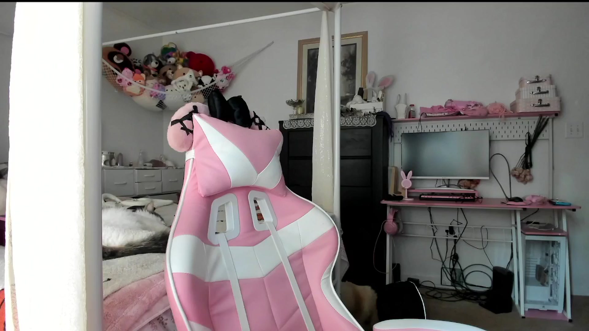 Gallery image thumbnail from lolypopbubble's myfreecams stream on, 09/10/2025, 19:37 image 13 of 20