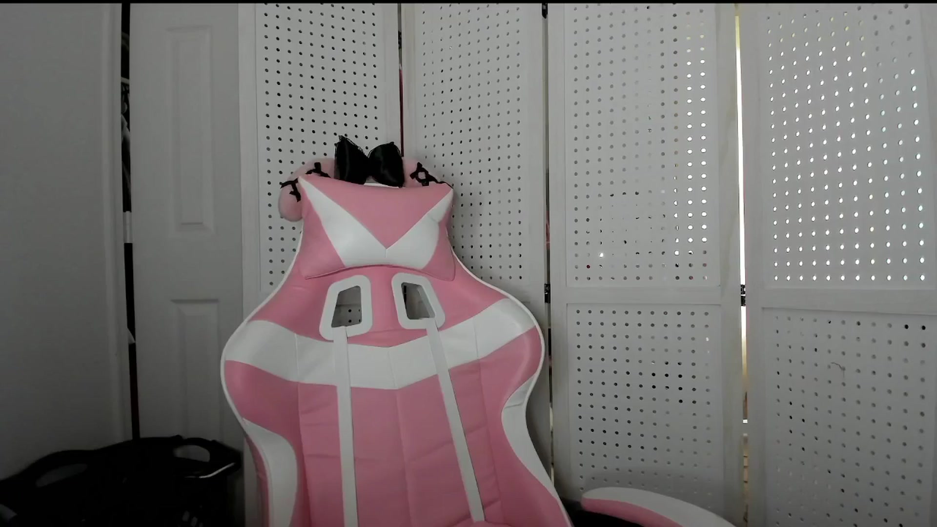 Gallery image thumbnail from lolypopbubble's myfreecams stream on, 09/16/2025, 18:18 image 17 of 20