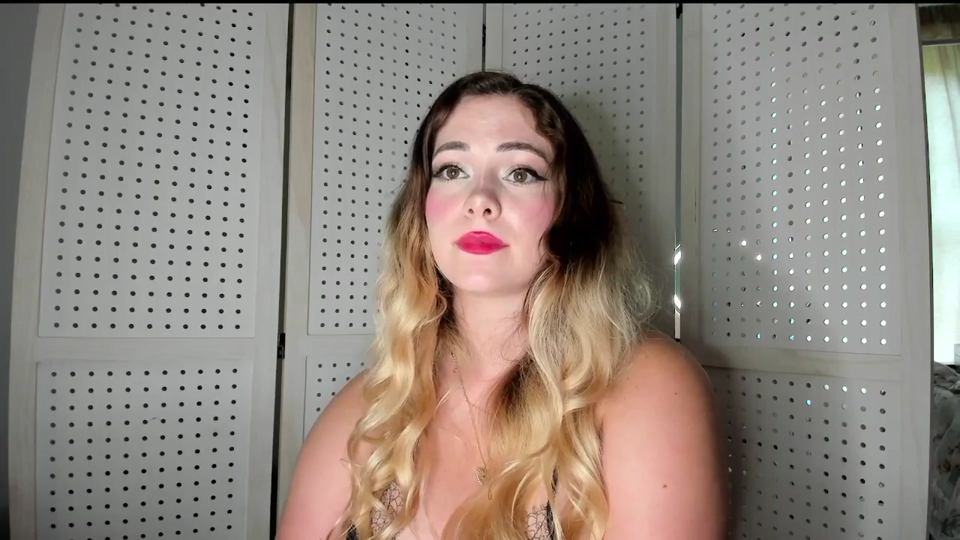 Gallery image thumbnail from lolypopbubble's myfreecams stream on, 09/22/2025, 19:33 image 8 of 20