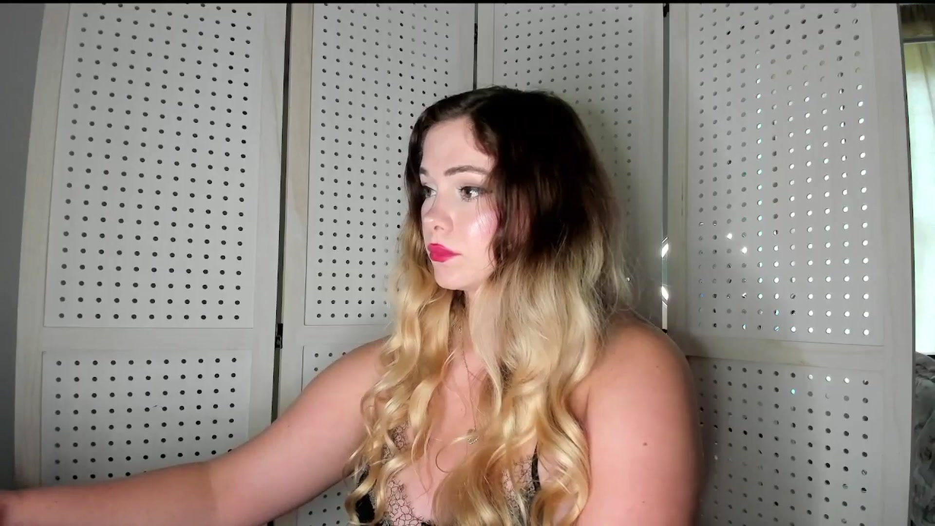 Gallery image thumbnail from lolypopbubble's myfreecams stream on, 09/22/2025, 19:33 image 7 of 20