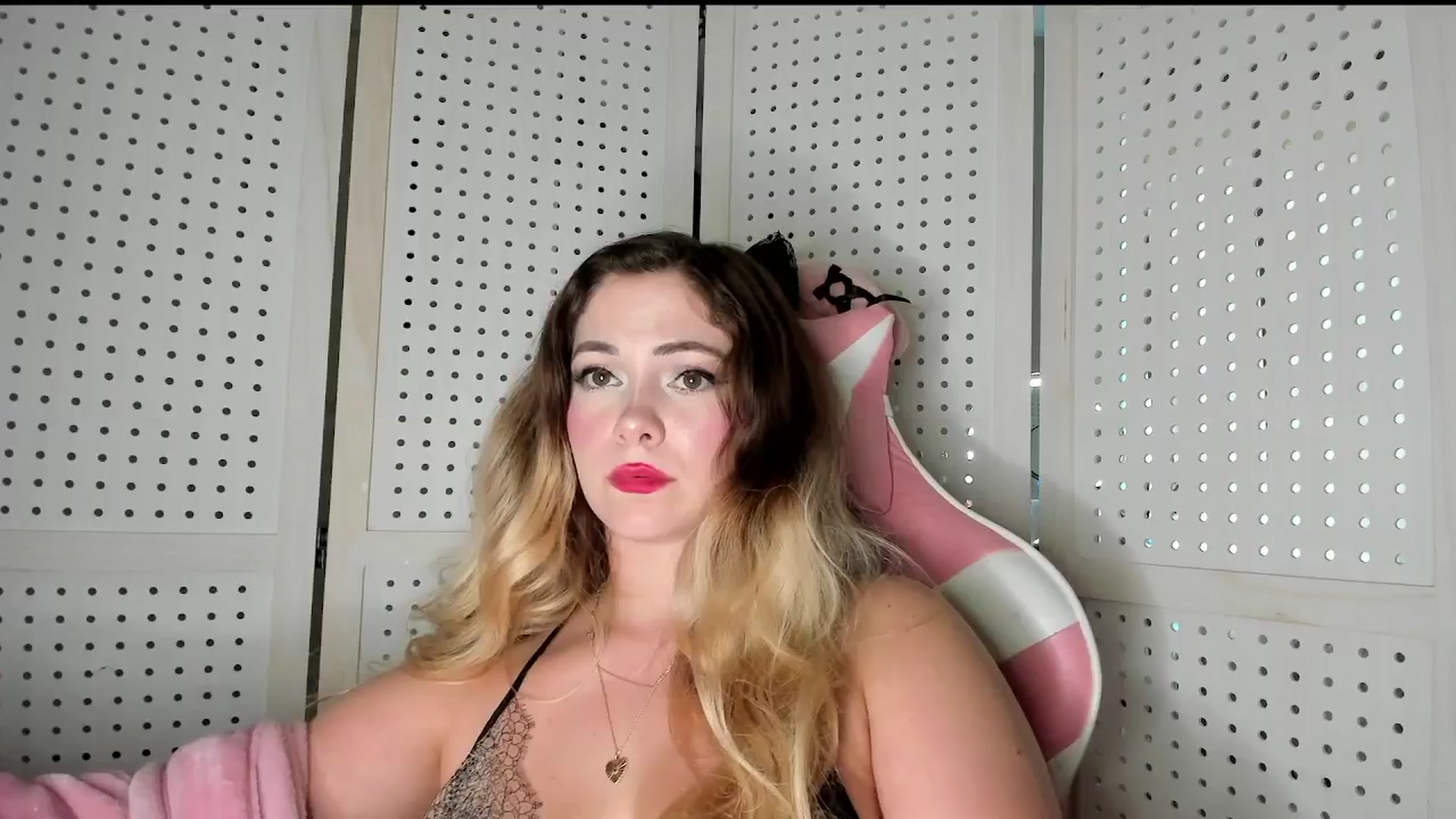 Gallery image thumbnail from lolypopbubble's myfreecams stream on, 09/22/2025, 19:33 image 1 of 20