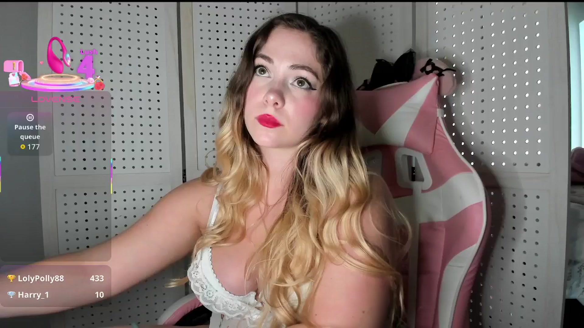 Gallery image thumbnail from lolypopbubble's myfreecams stream on, 09/23/2025, 20:33 image 16 of 20